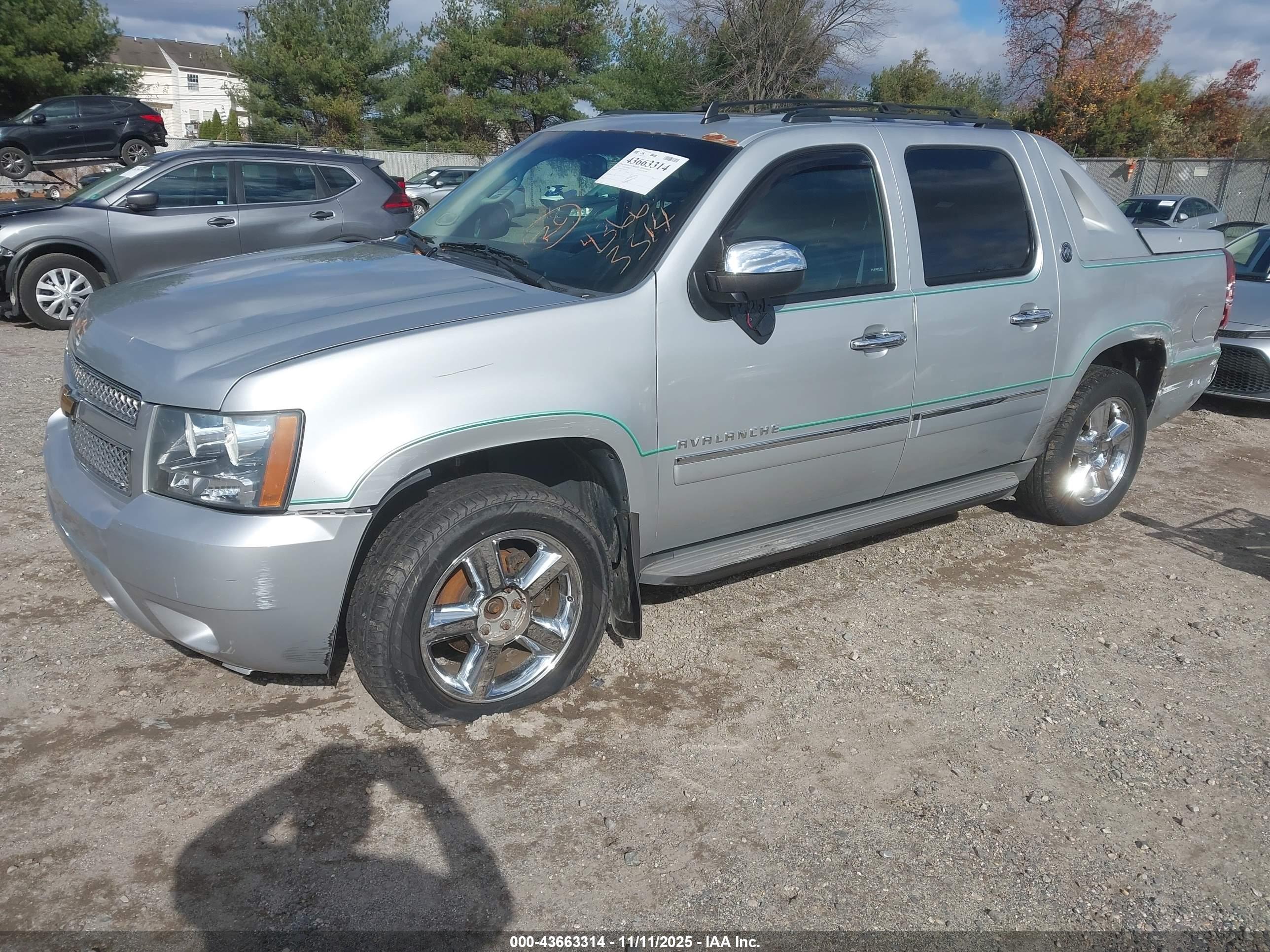 CHEVROLET AVALANCHE image 2
