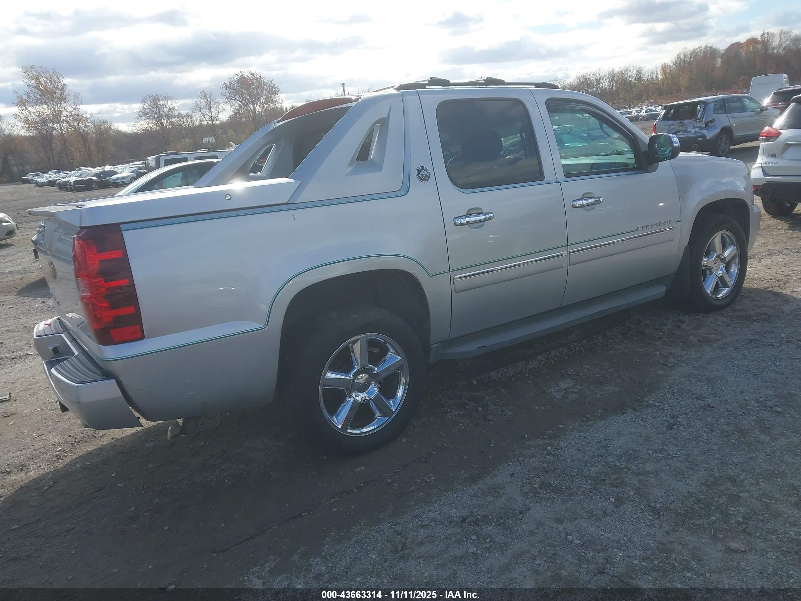 CHEVROLET AVALANCHE image 4