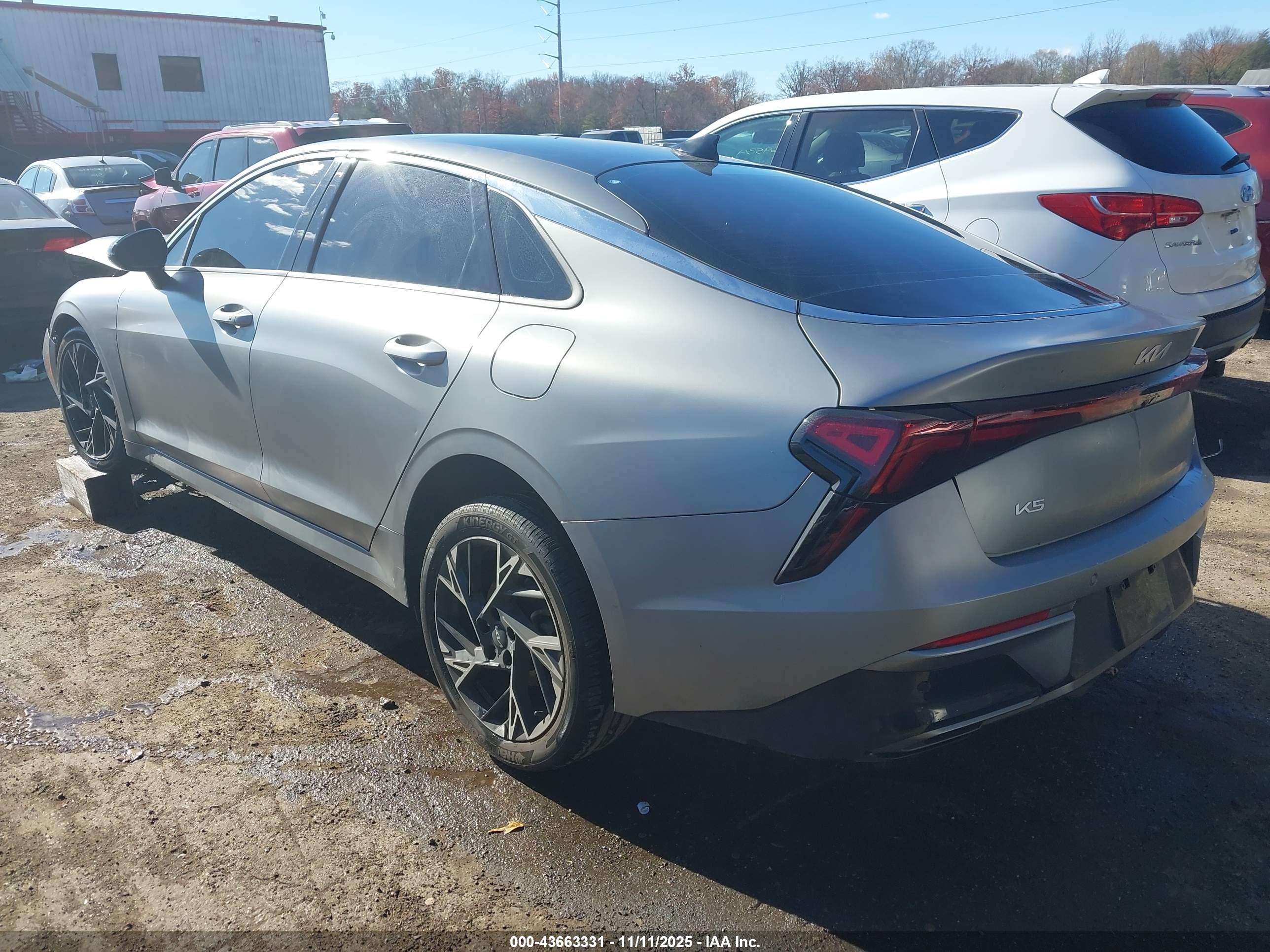 KIA K5 image 3