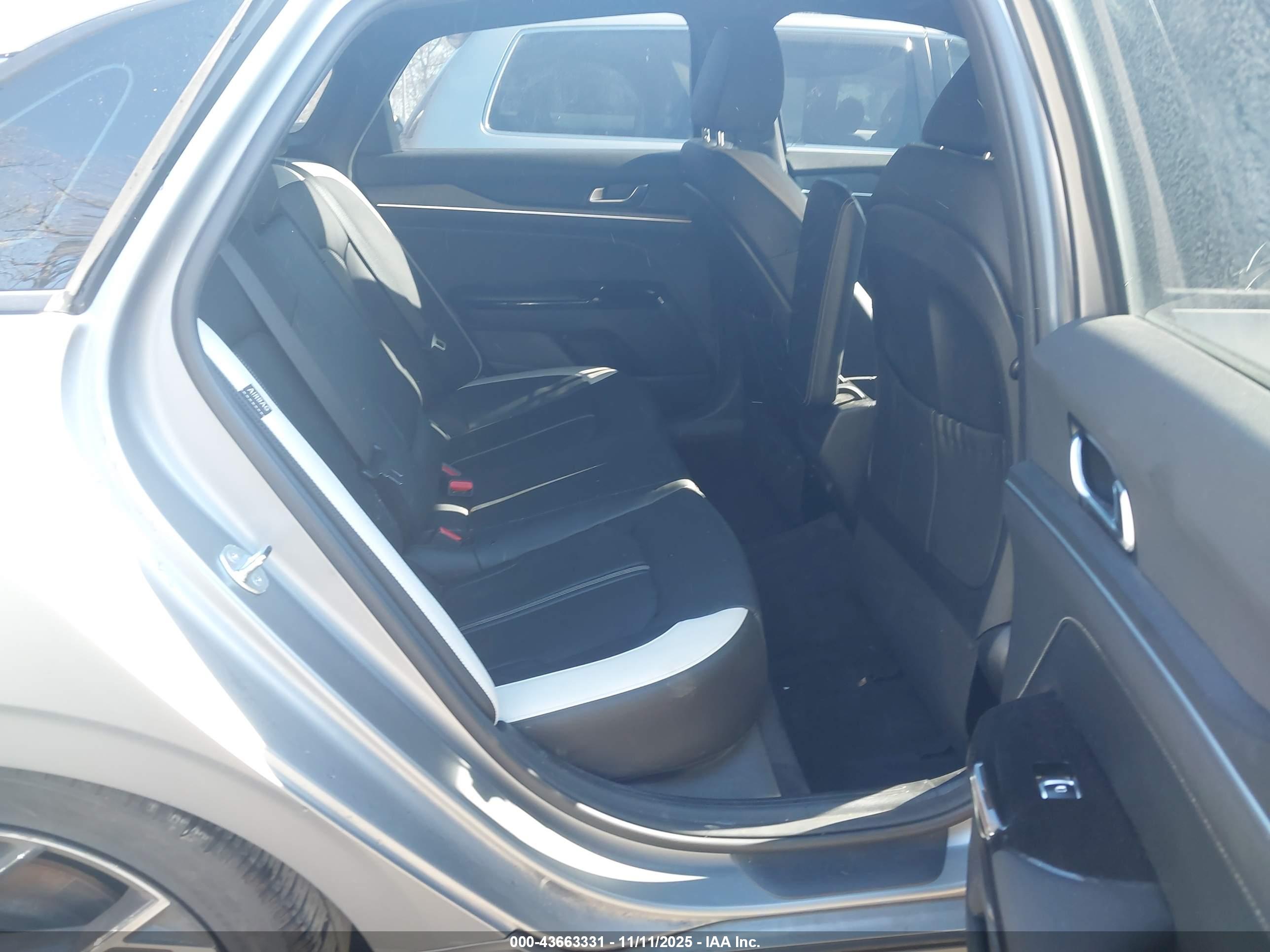 KIA K5 image 8