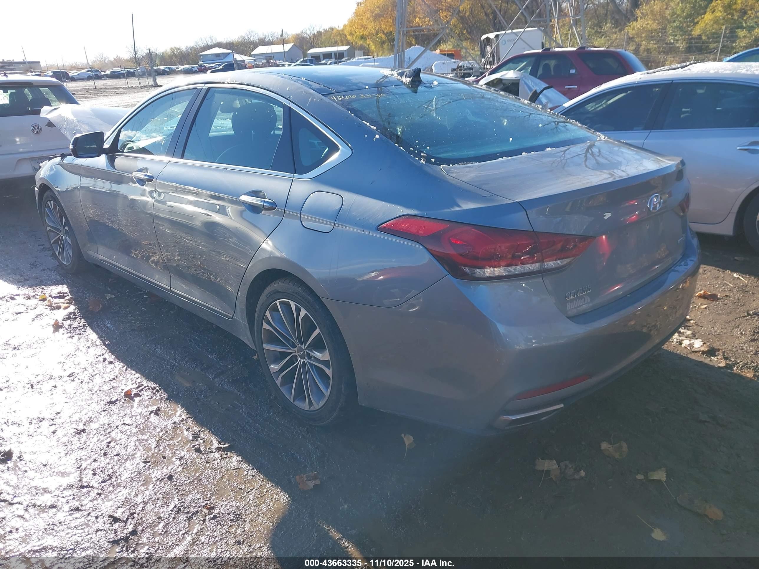 HYUNDAI GENESIS image 3