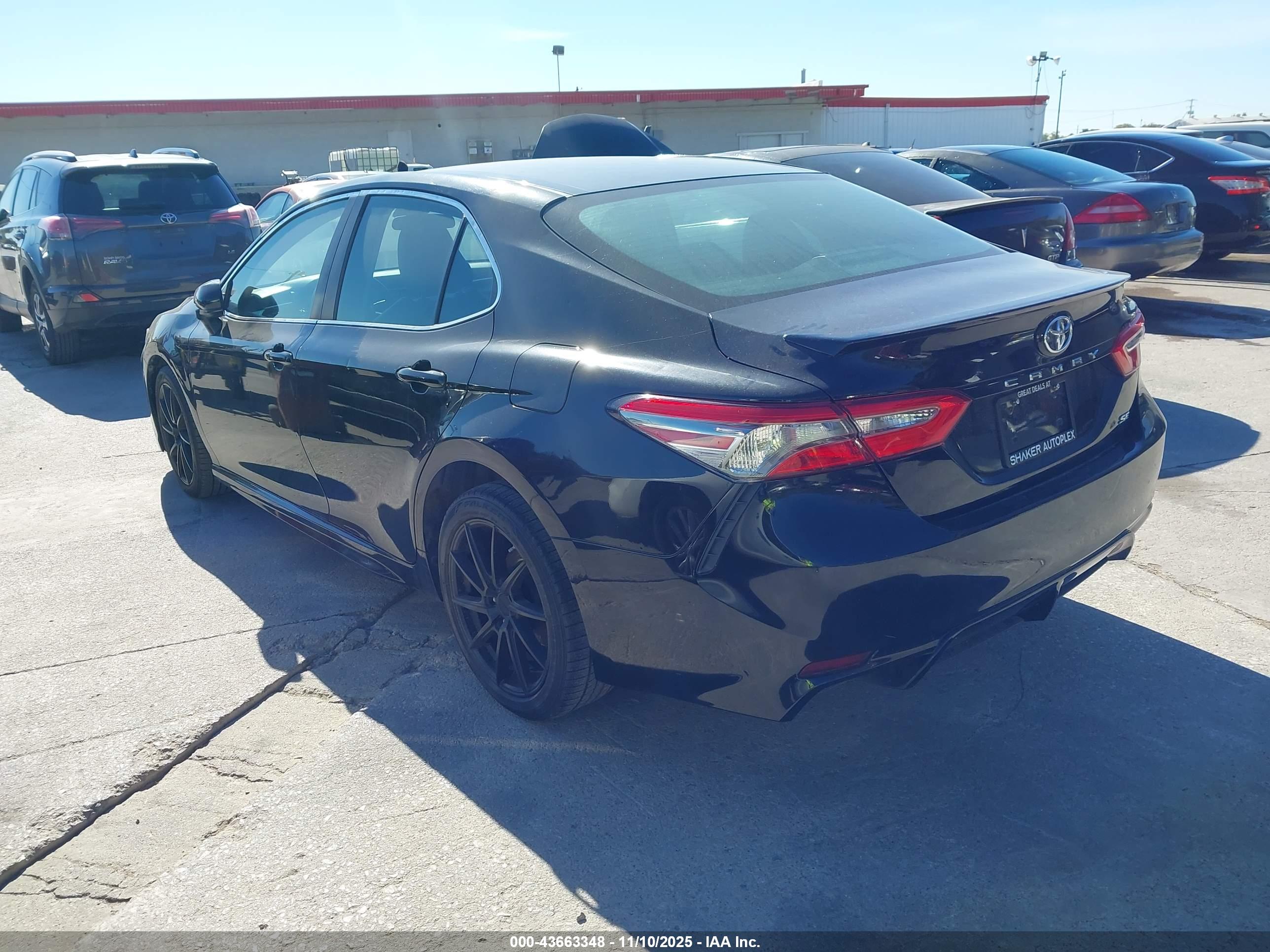 TOYOTA CAMRY image 3