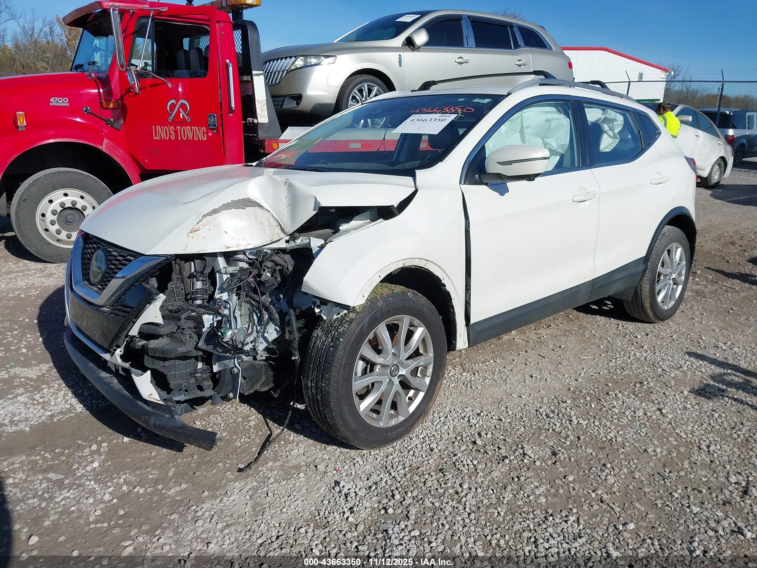 NISSAN ROGUE image 2