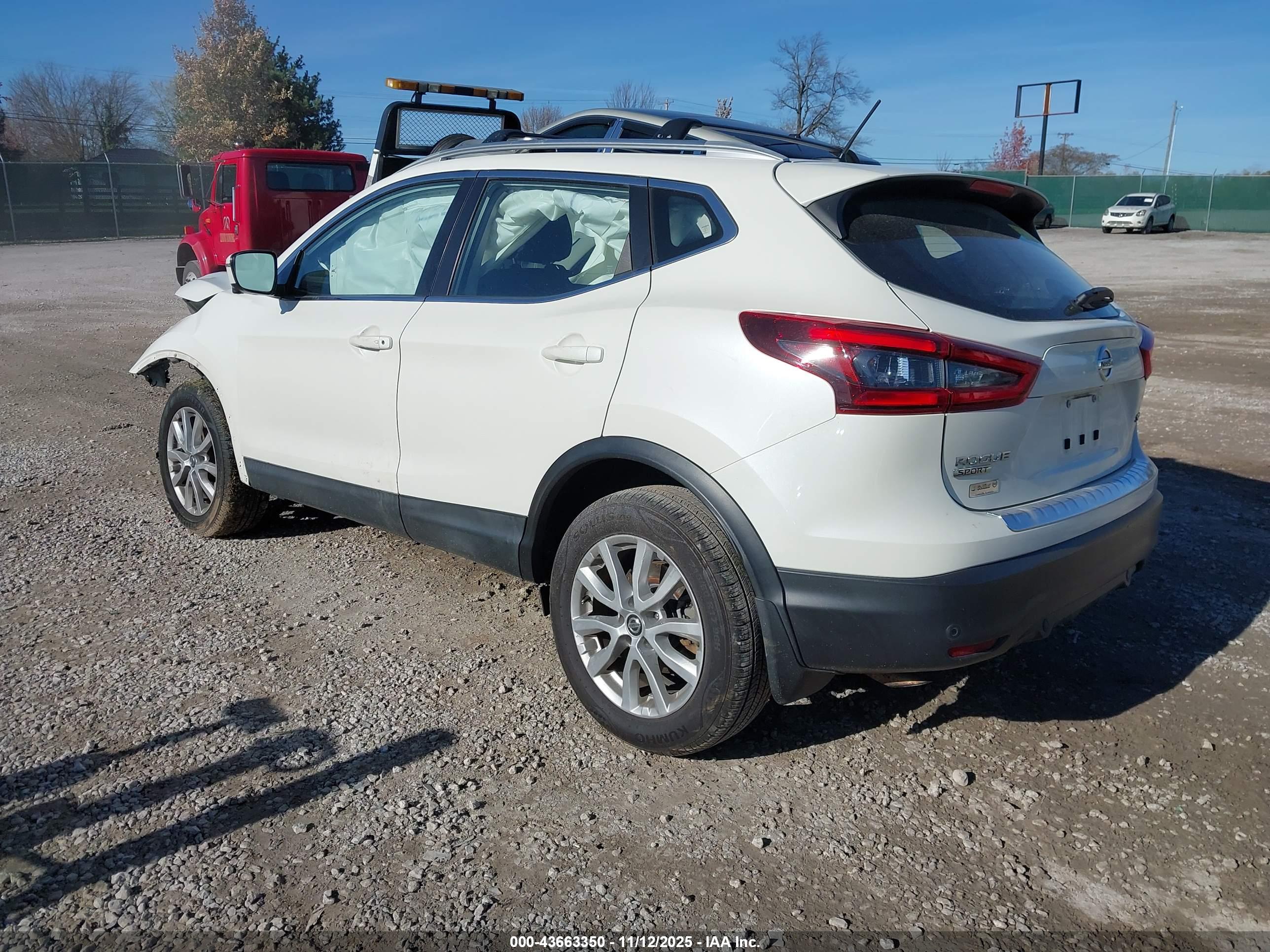 NISSAN ROGUE image 3