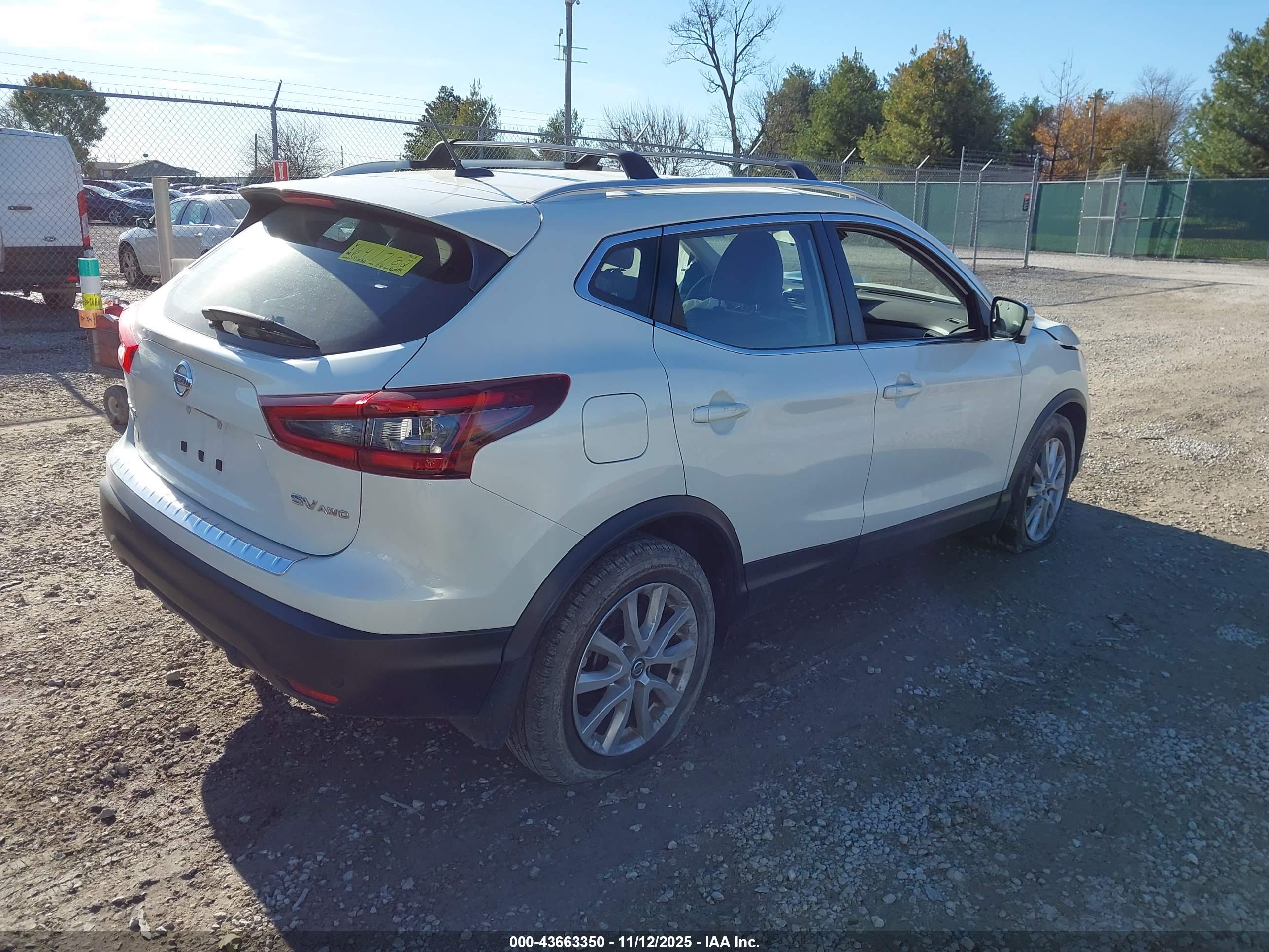 NISSAN ROGUE image 4