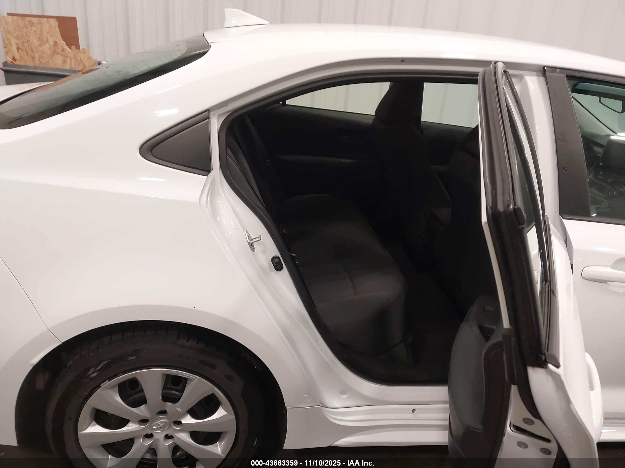 TOYOTA COROLLA image 8
