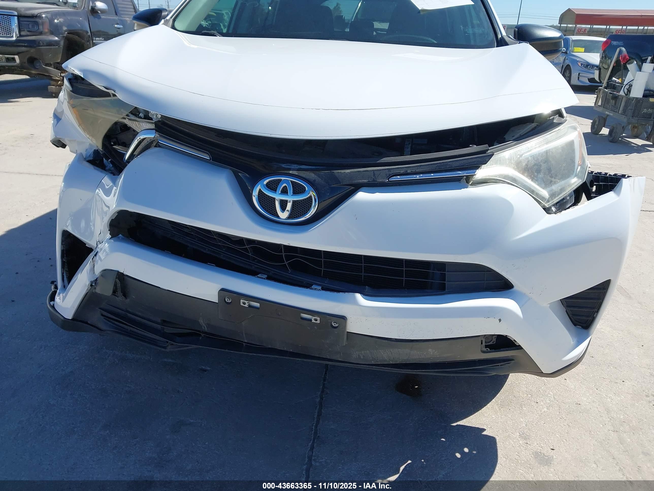 TOYOTA RAV4 image 6