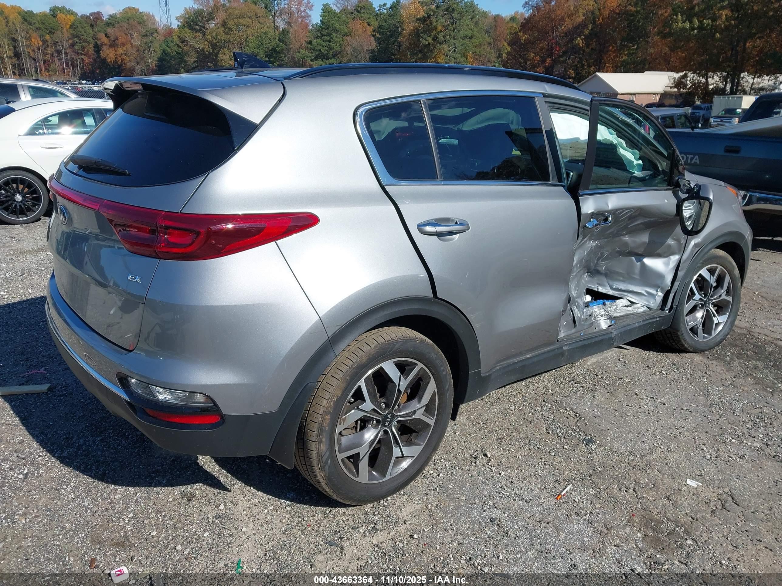 KIA SPORTAGE image 4
