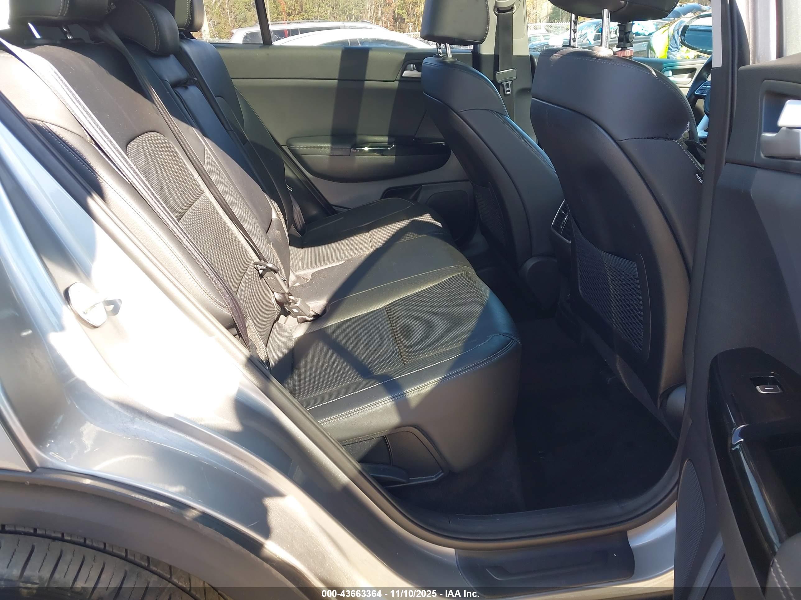 KIA SPORTAGE image 8