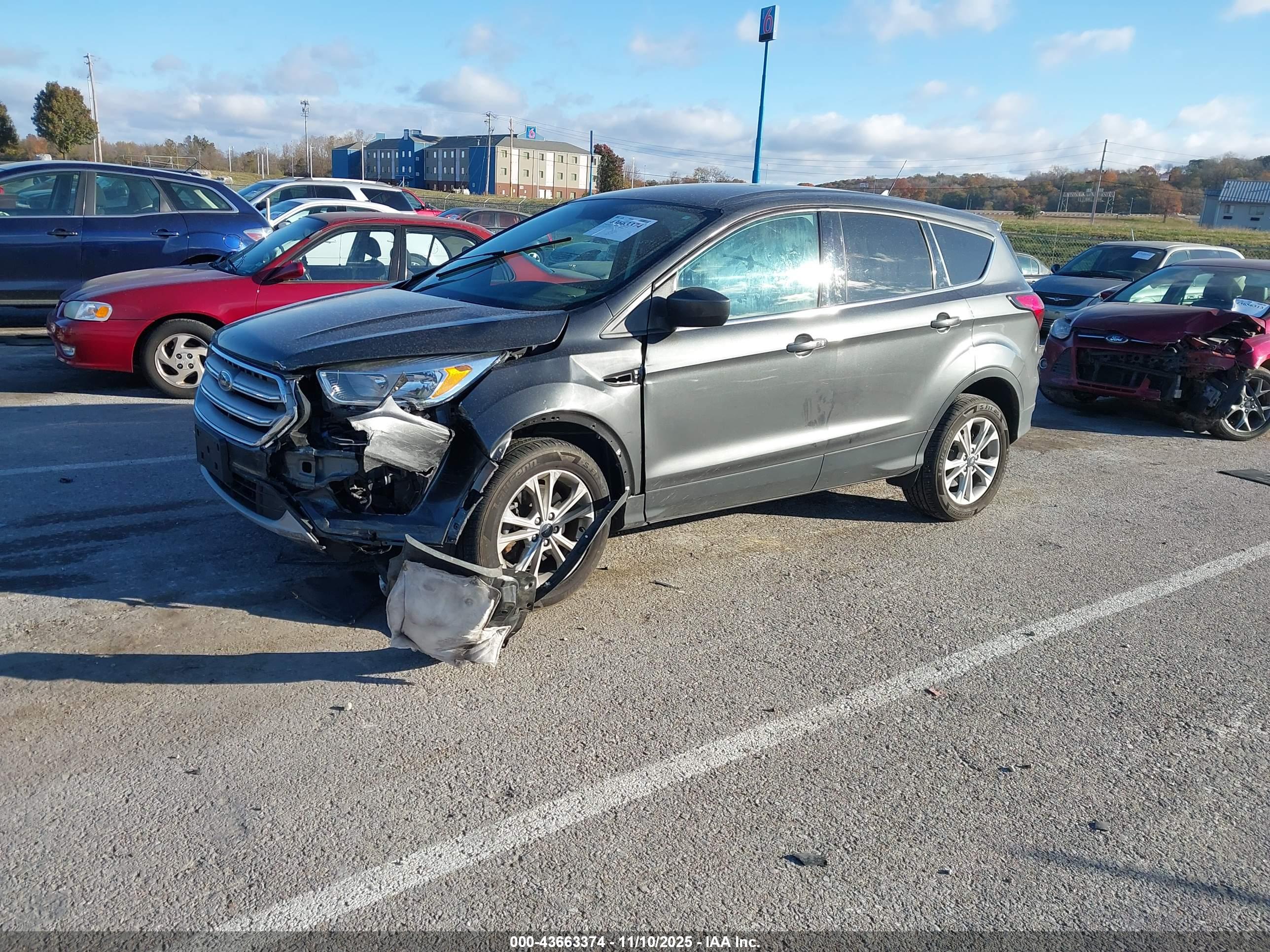 FORD ESCAPE image 2