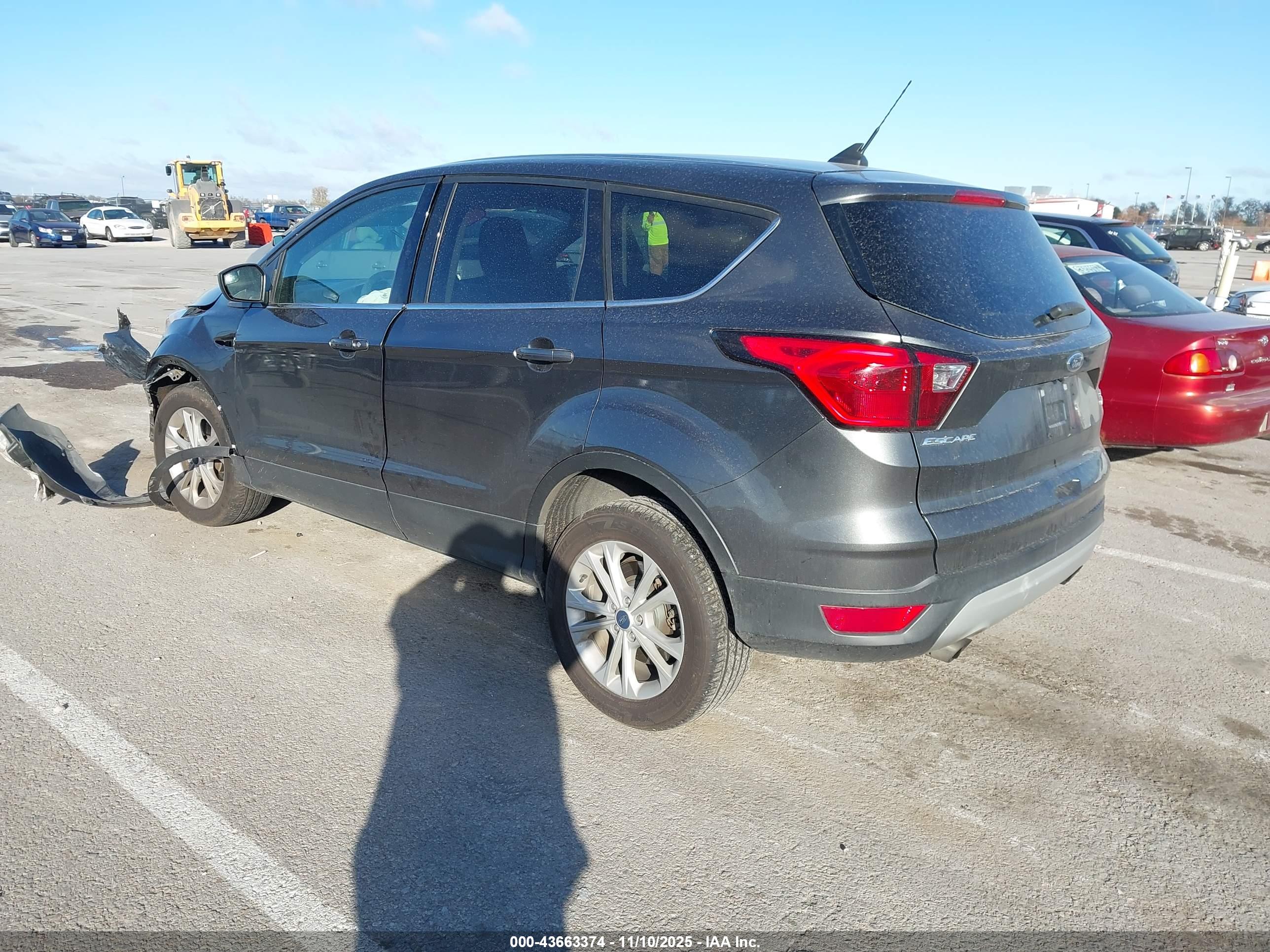 FORD ESCAPE image 3