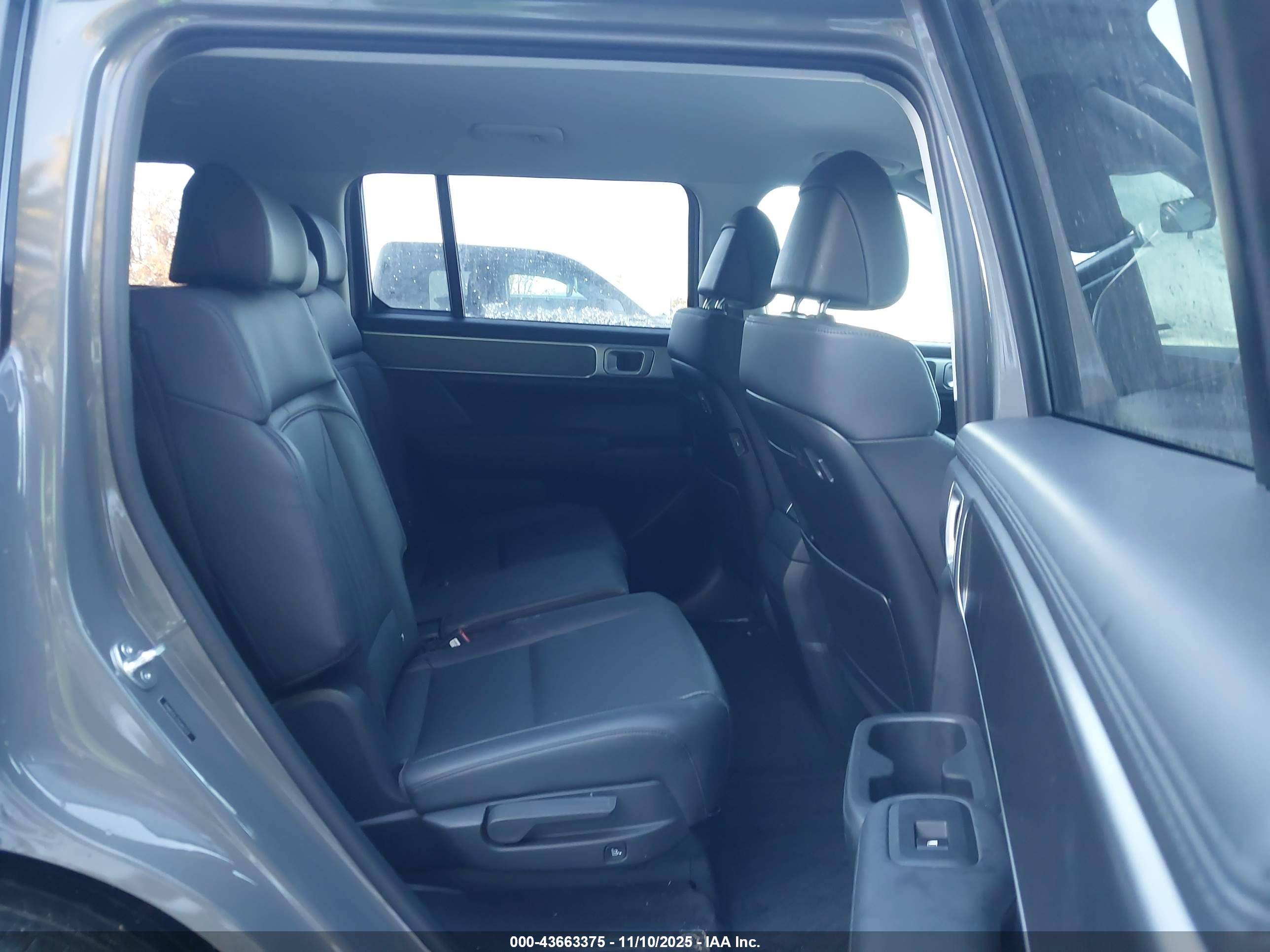 HYUNDAI SANTA image 8