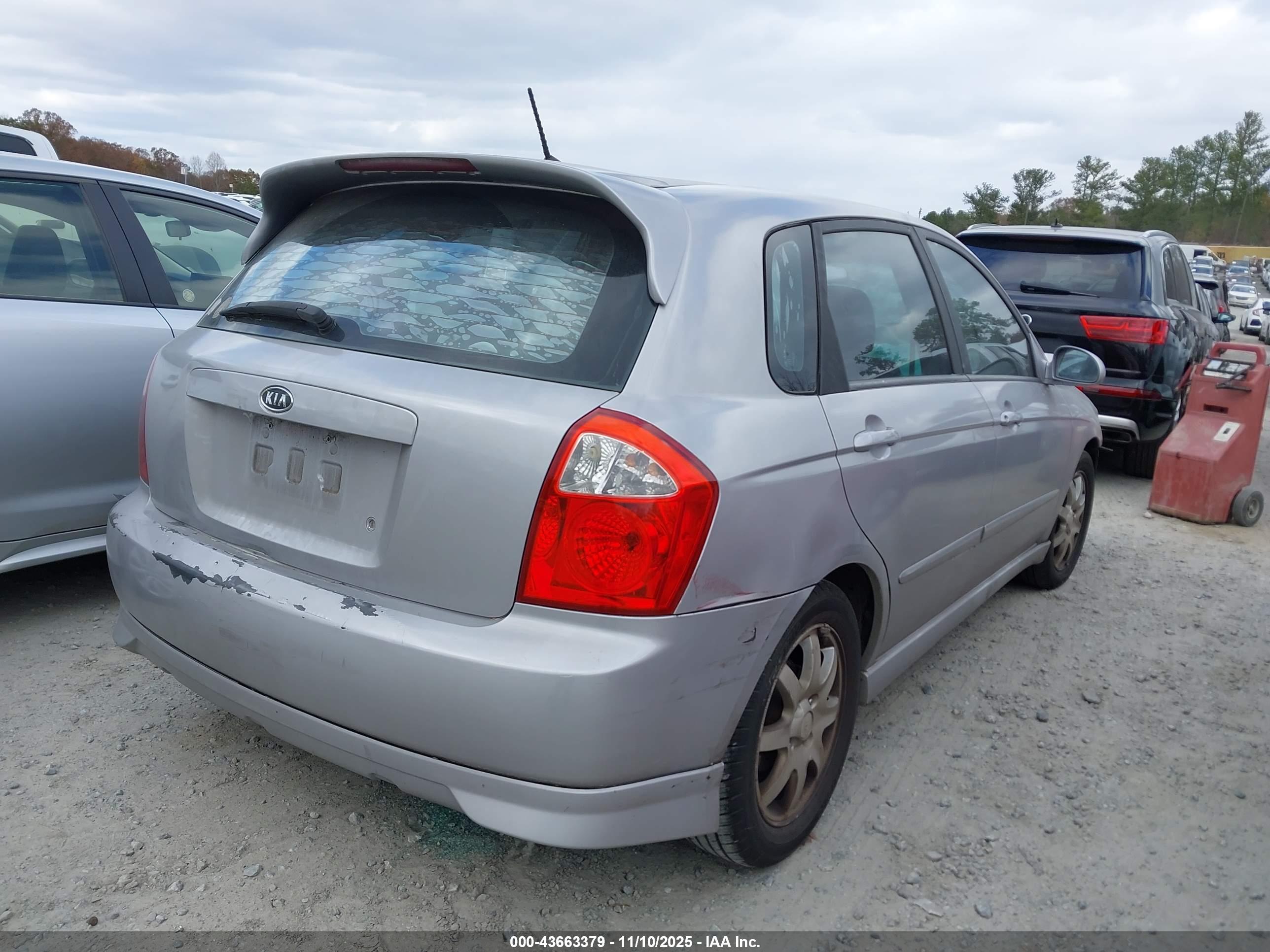KIA SPECTRA5 image 4