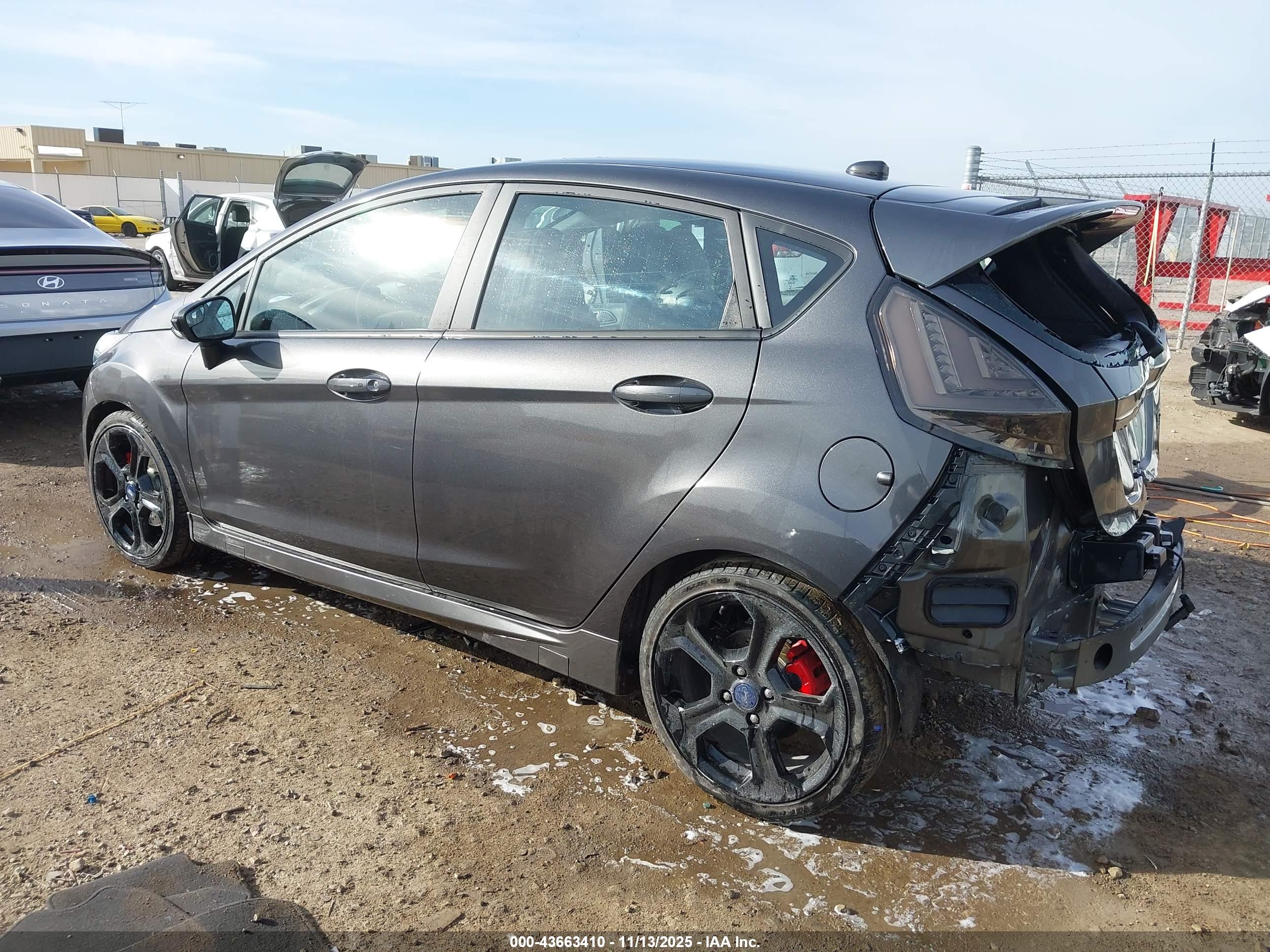 FORD FIESTA image 3
