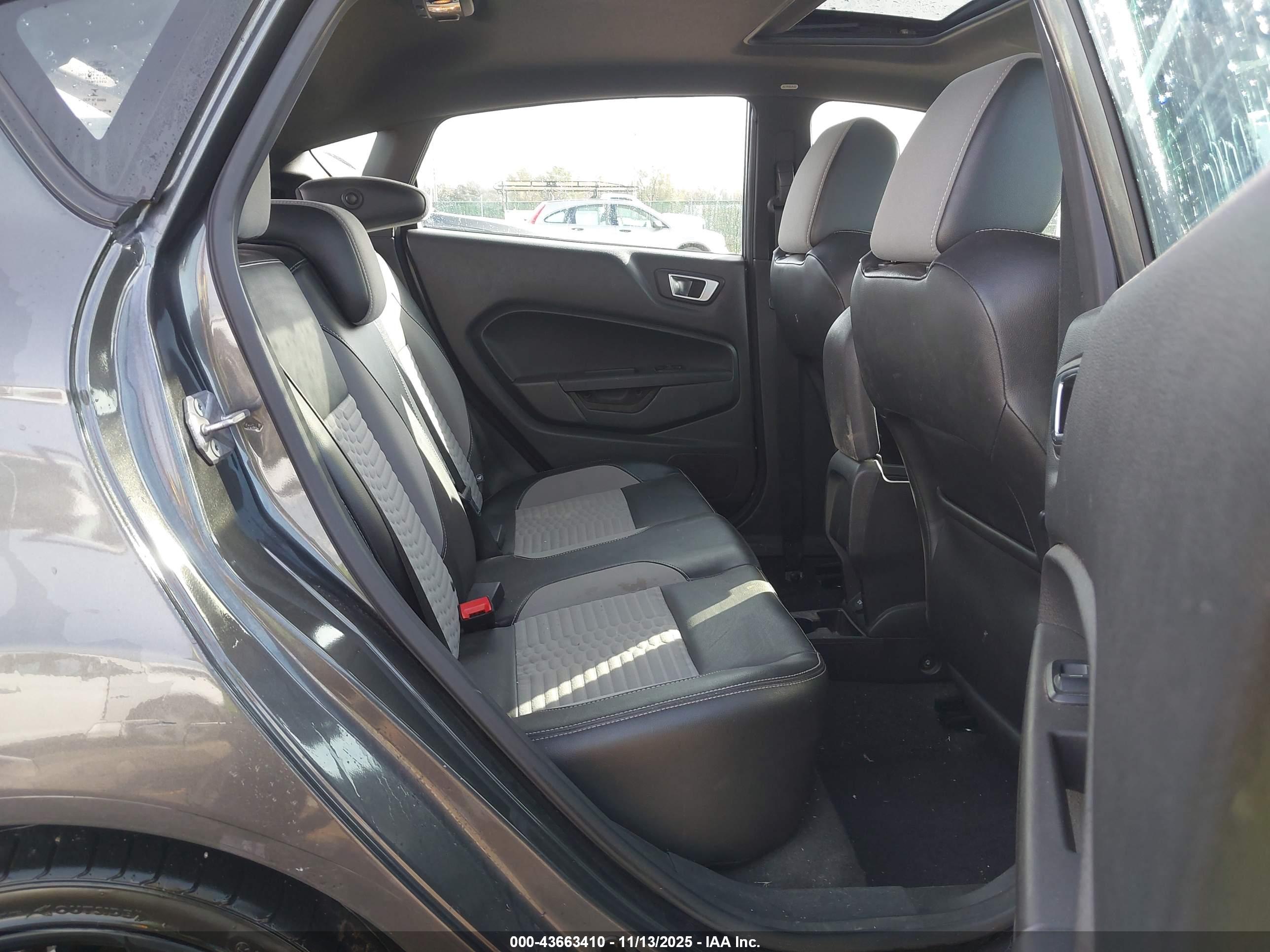 FORD FIESTA image 8
