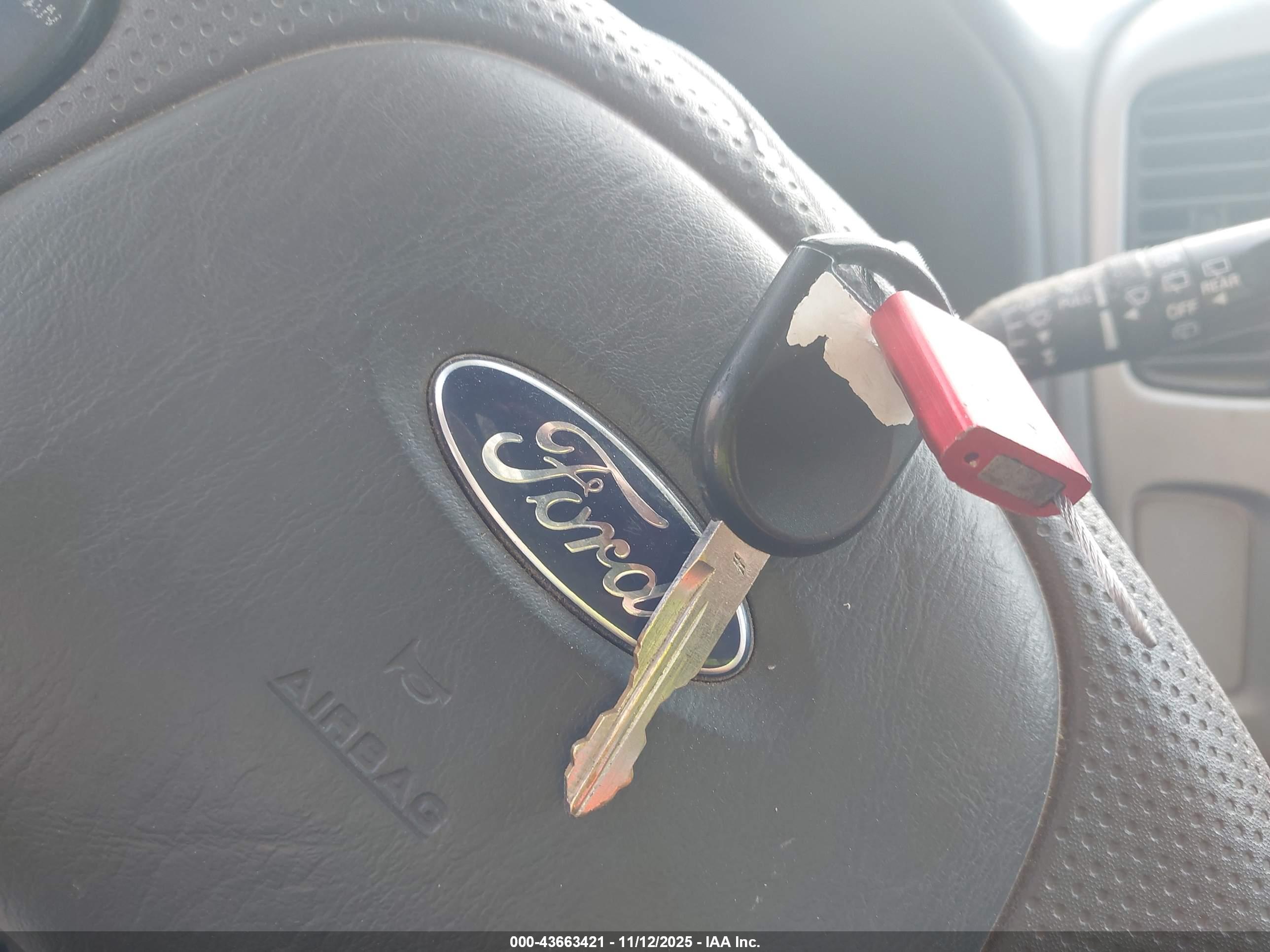 FORD ESCAPE image 11