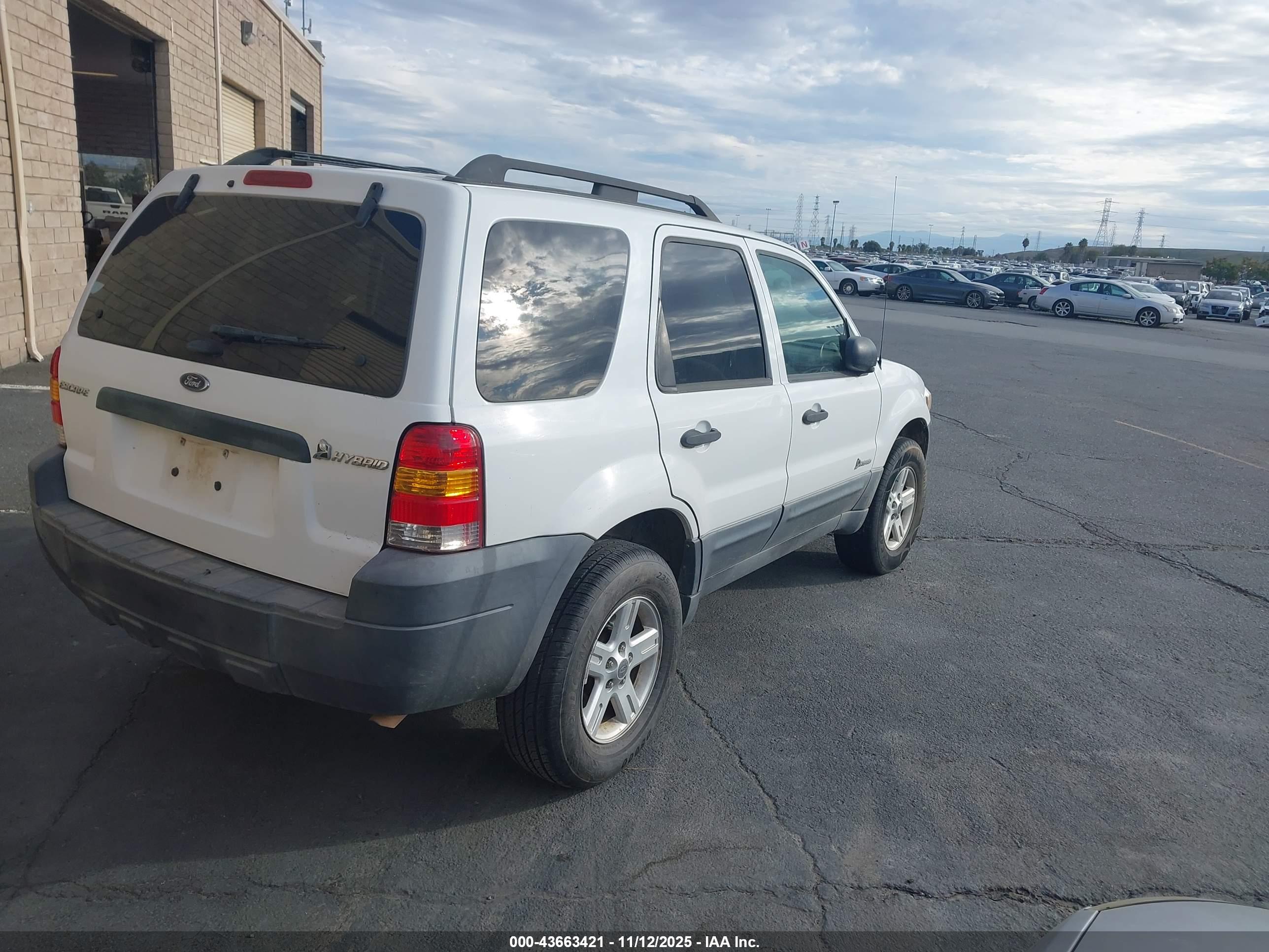 FORD ESCAPE image 4
