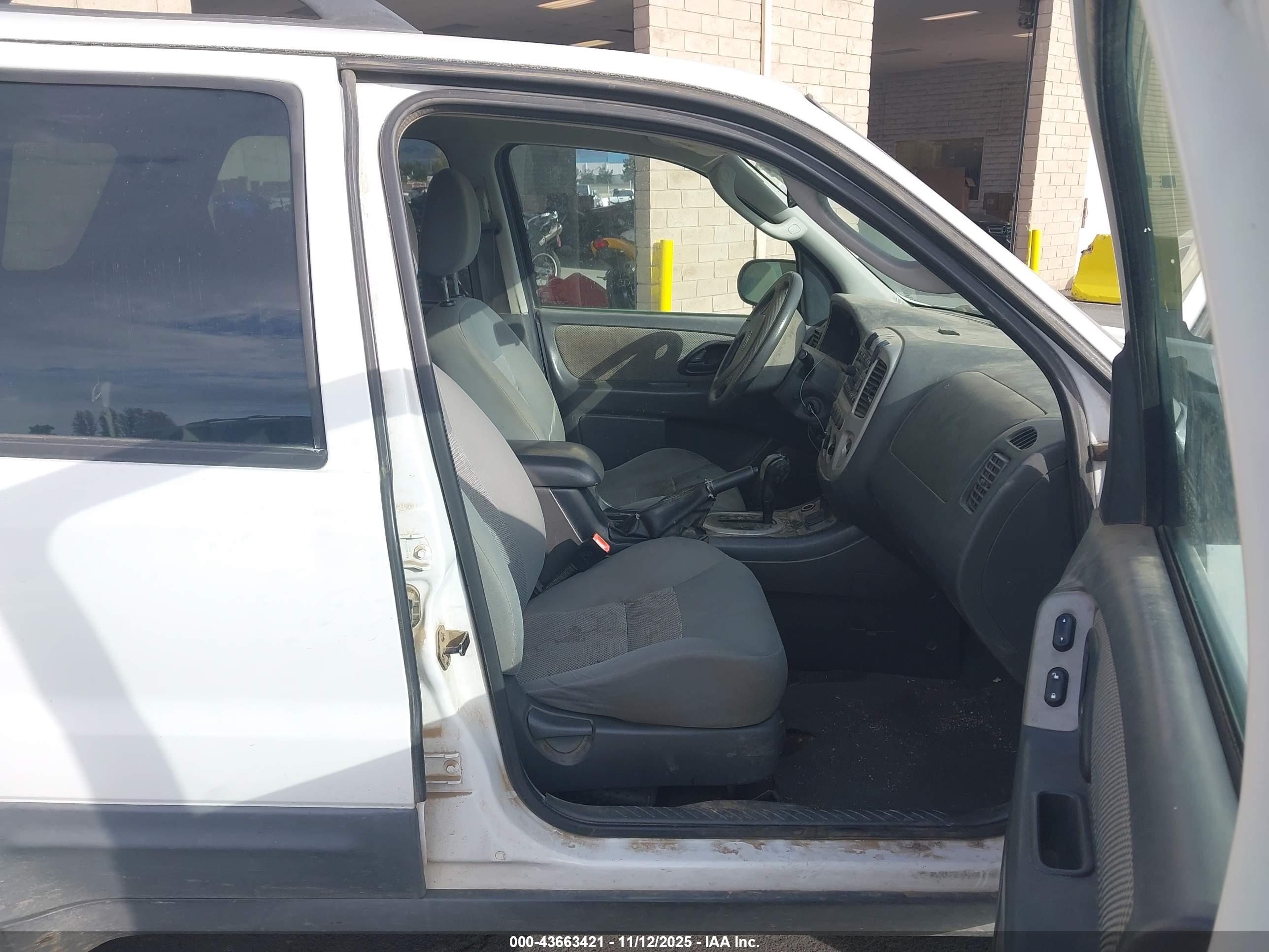 FORD ESCAPE image 5