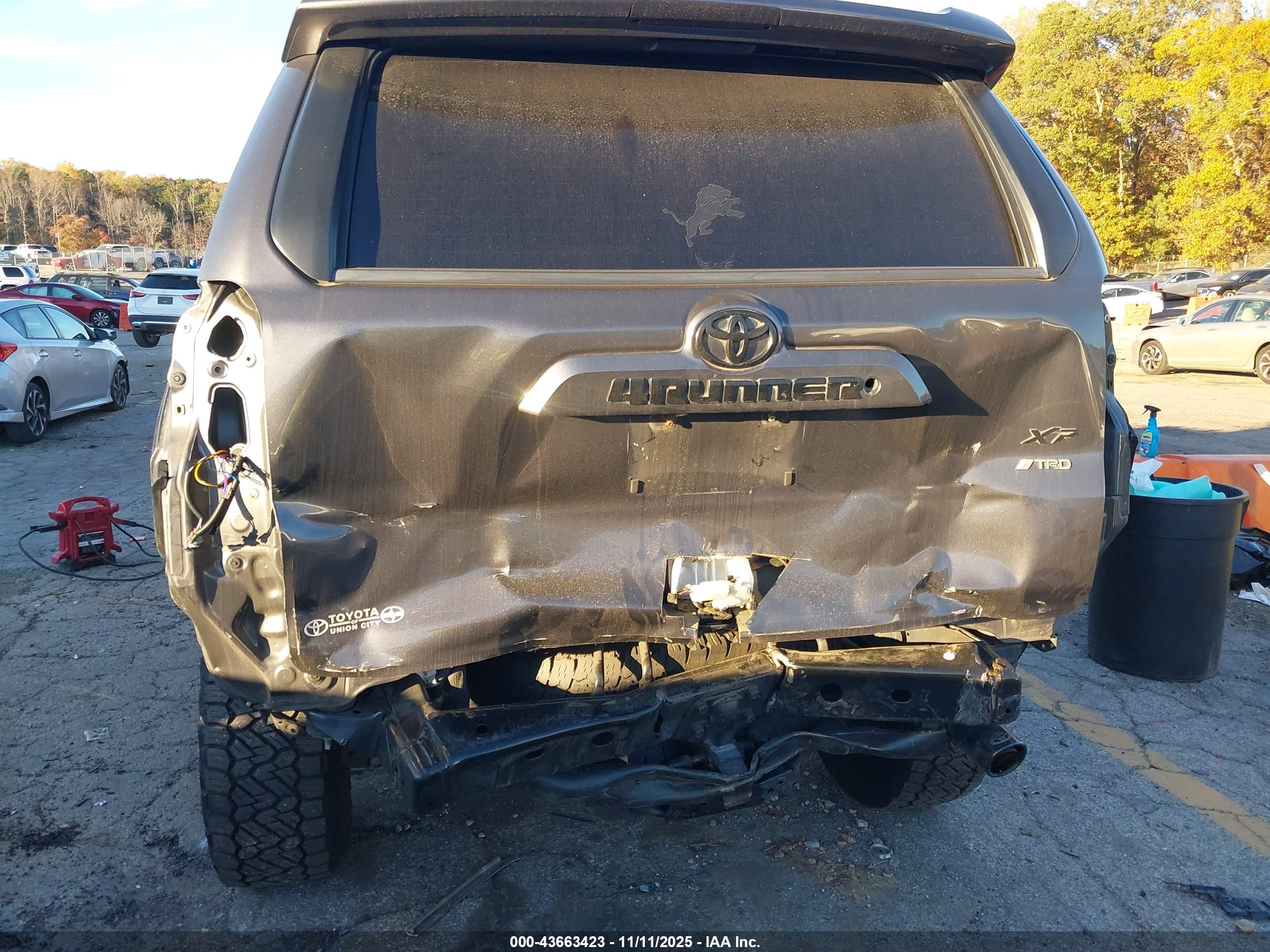 TOYOTA 4RUNNER image 6