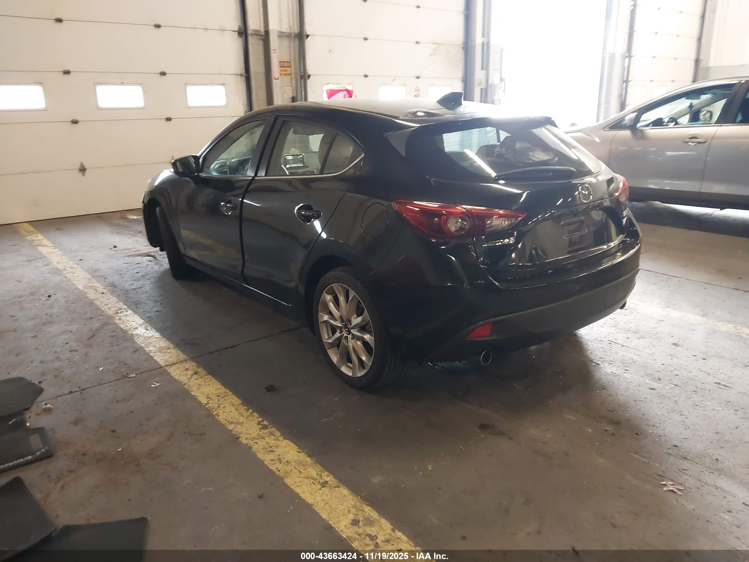 MAZDA MAZDA3 image 3