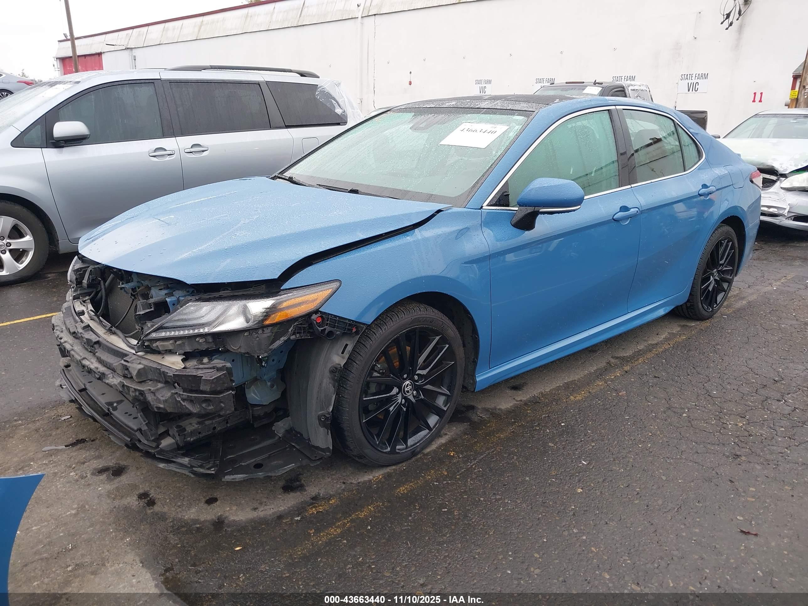 TOYOTA CAMRY image 2