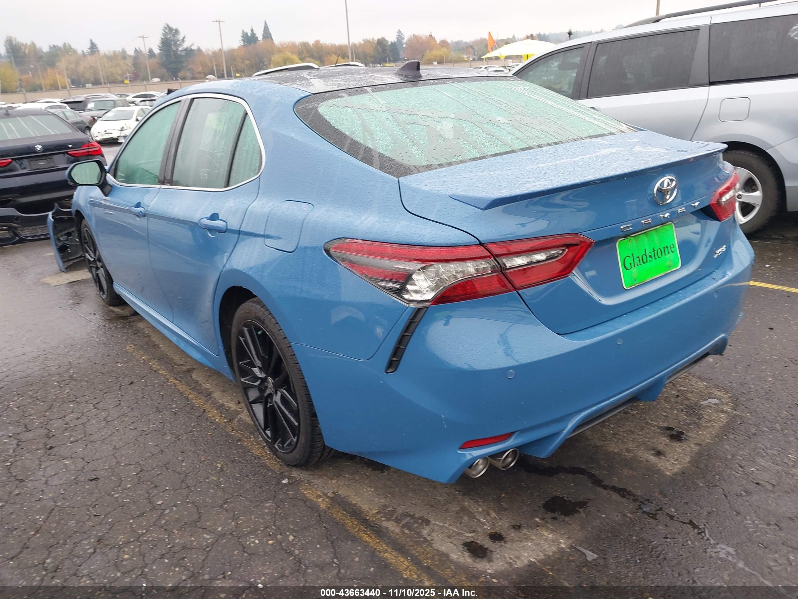 TOYOTA CAMRY image 3