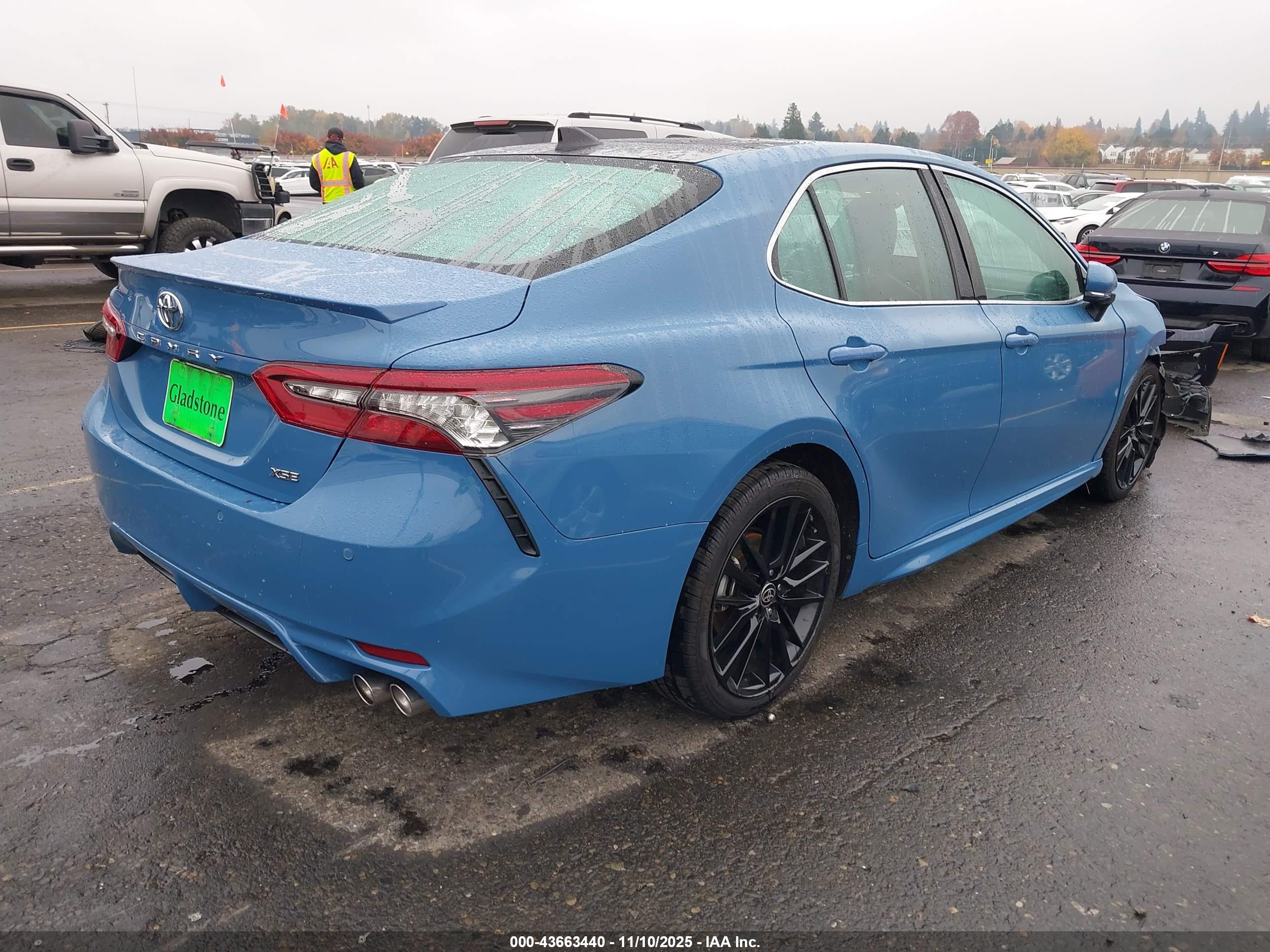 TOYOTA CAMRY image 4