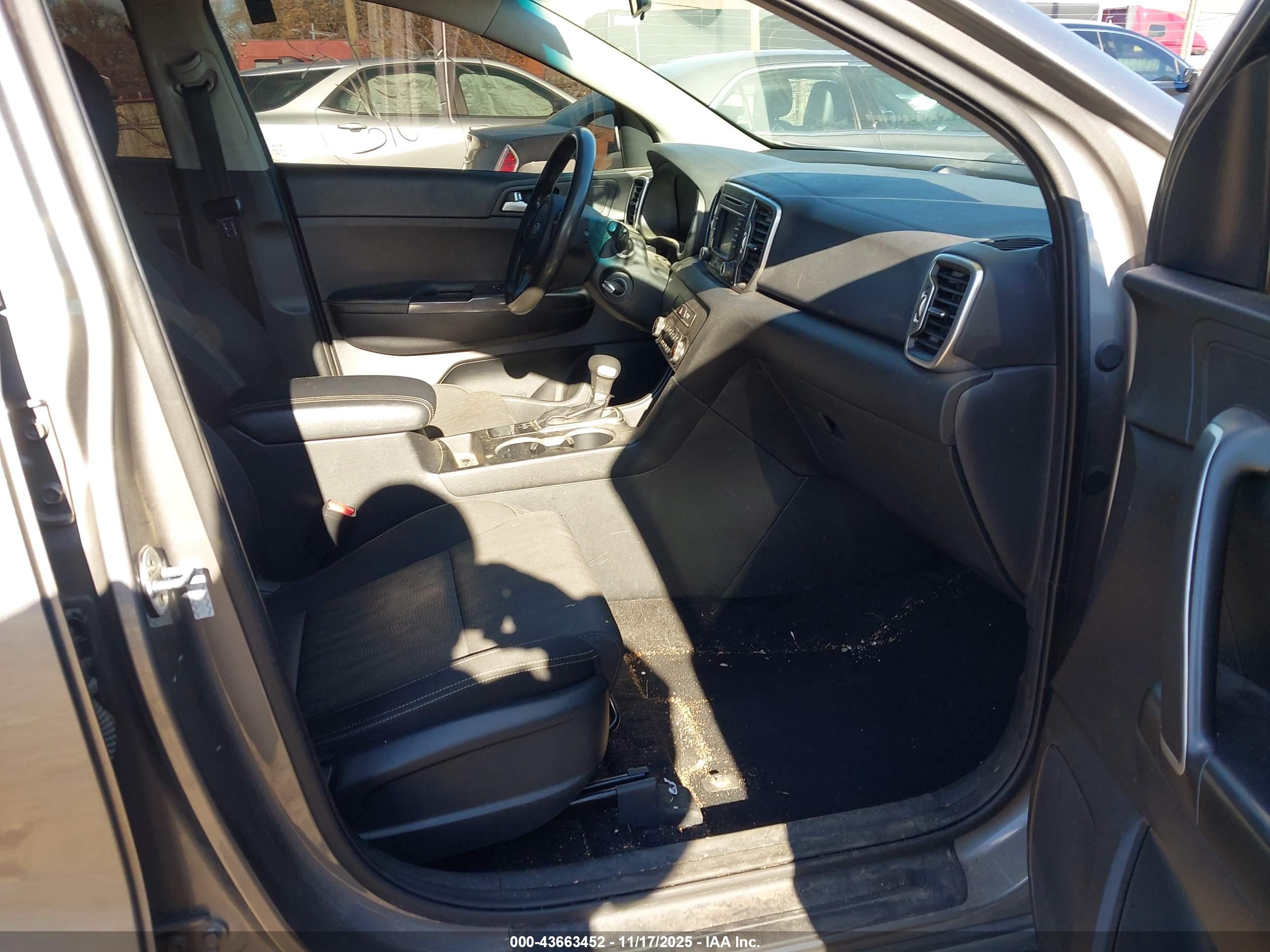 KIA SPORTAGE image 5
