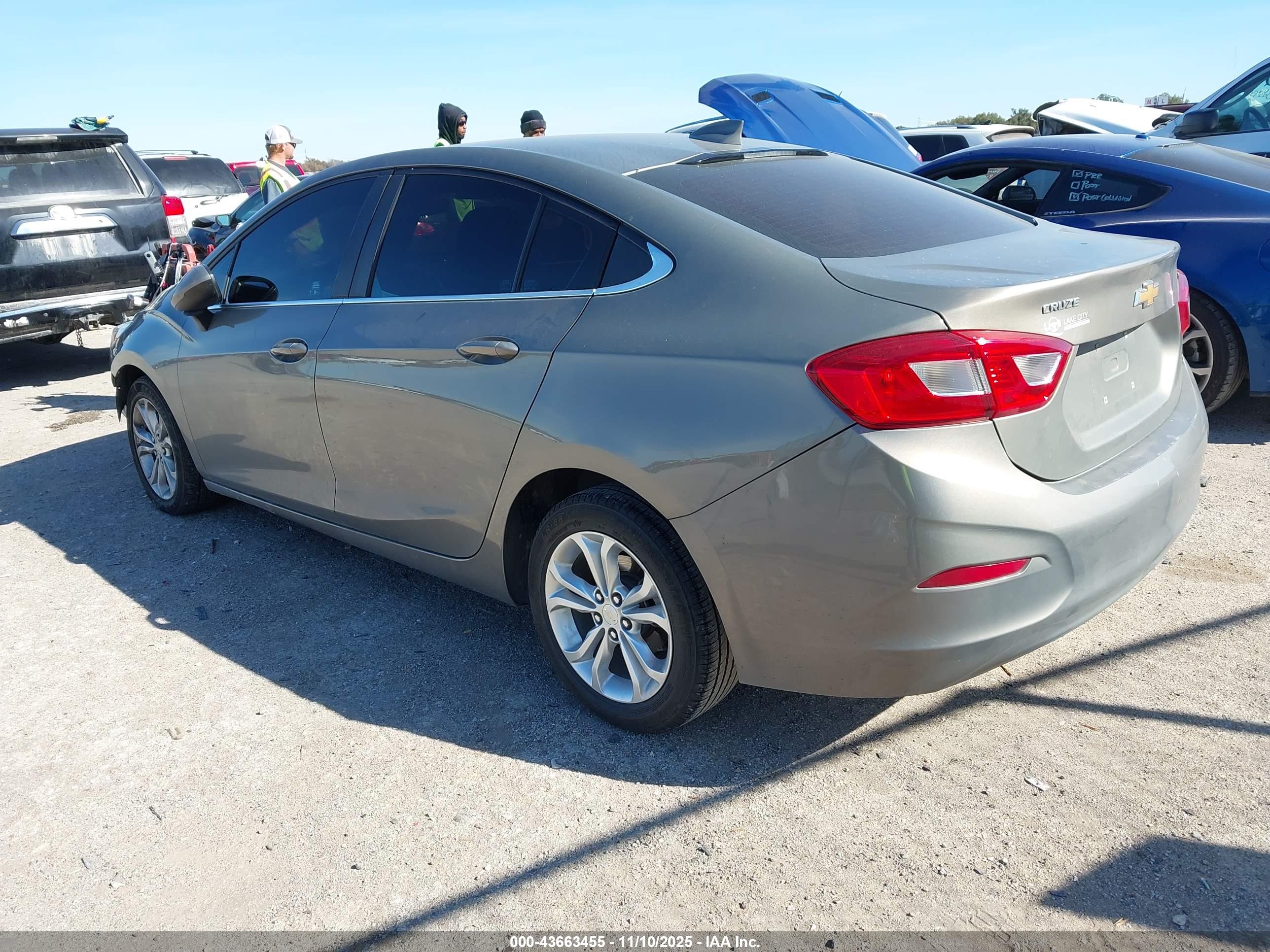 CHEVROLET CRUZE image 3