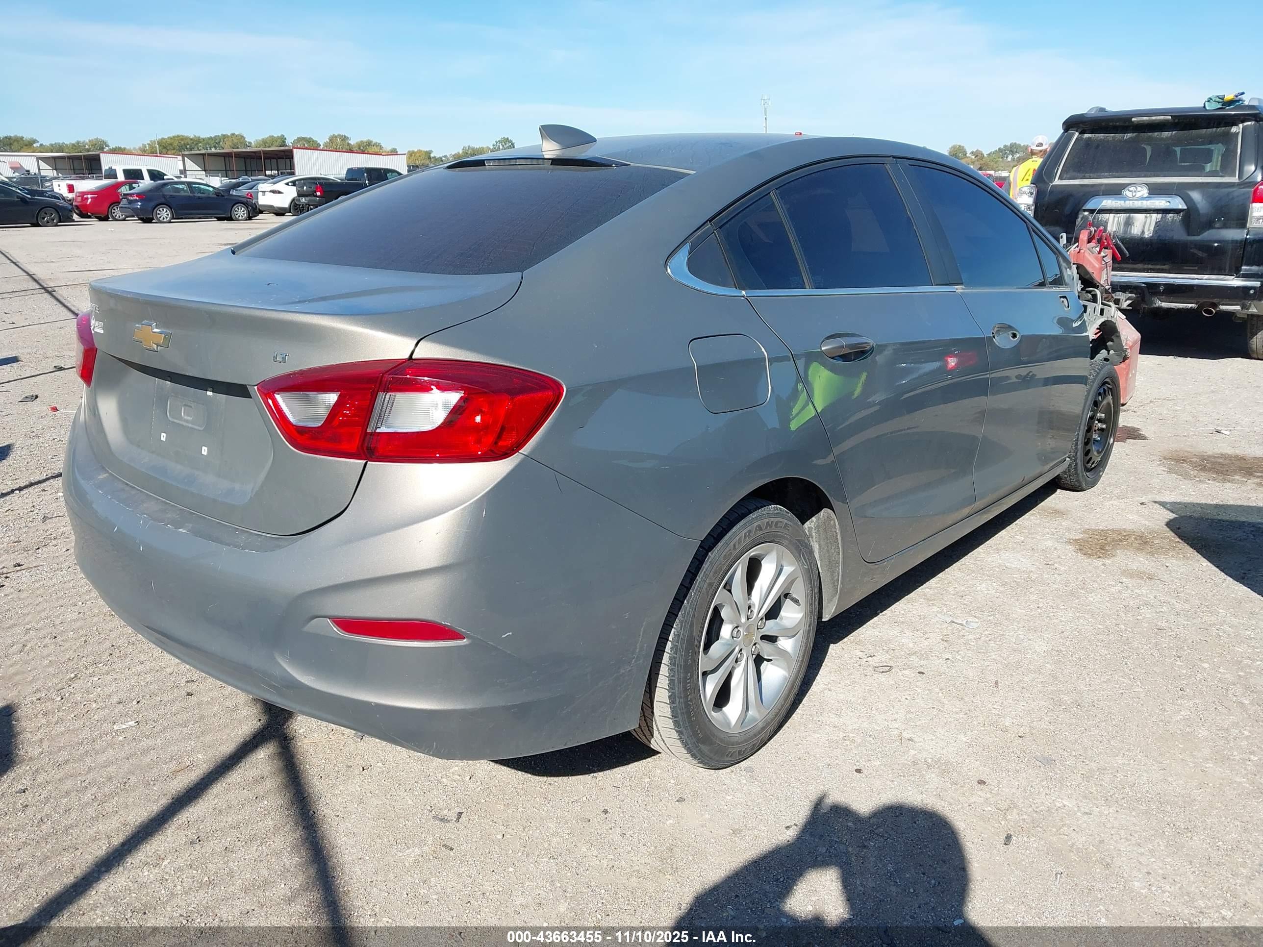 CHEVROLET CRUZE image 4