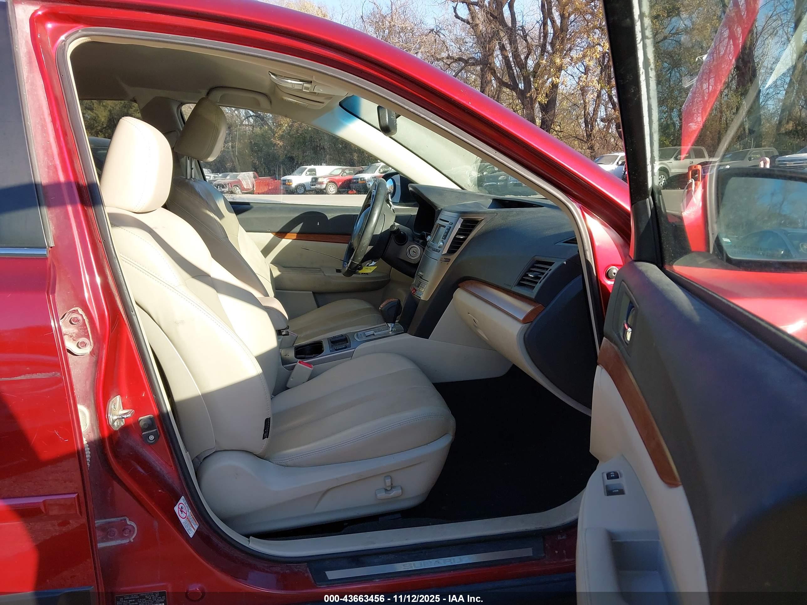 SUBARU OUTBACK image 5