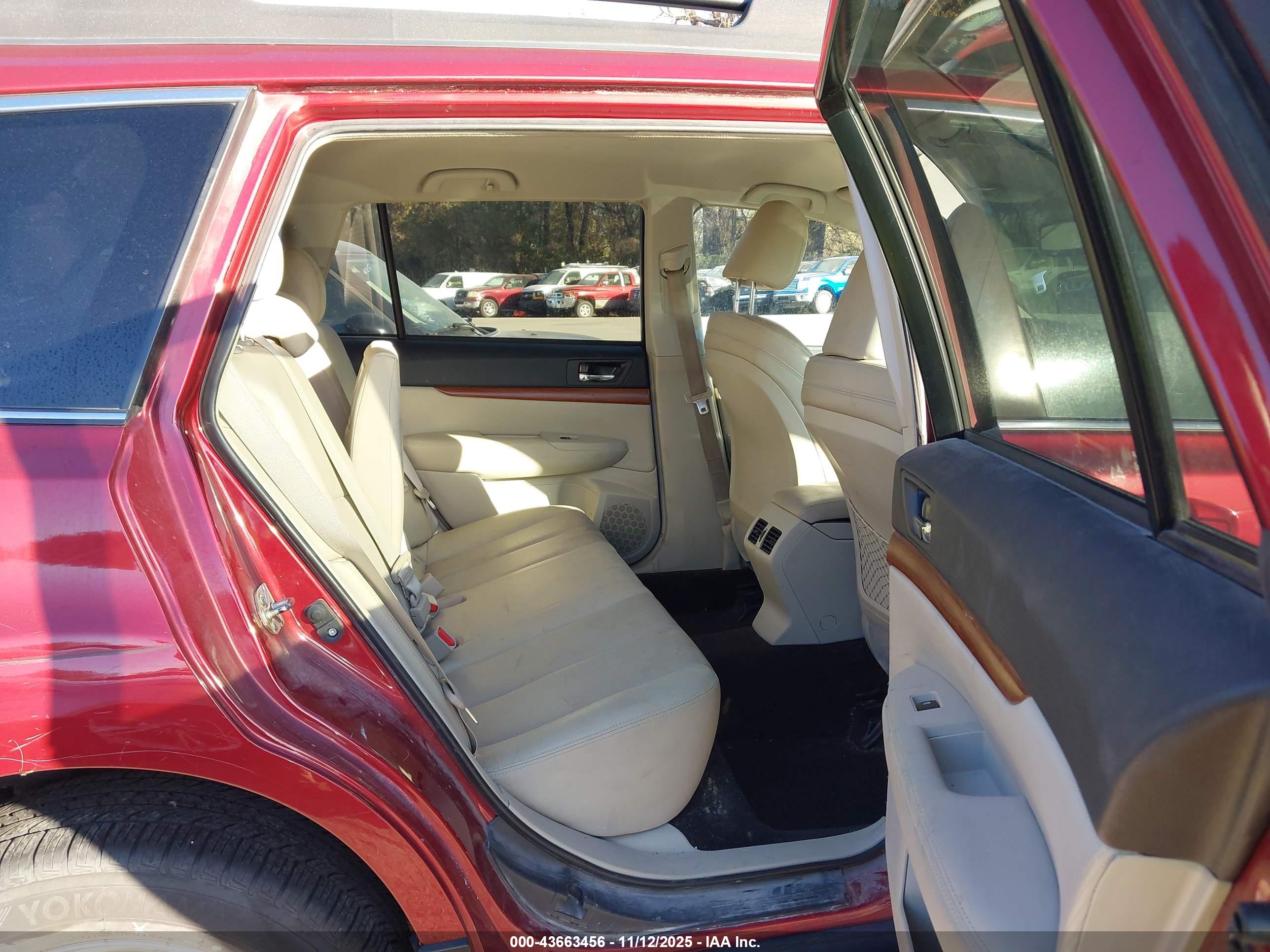 SUBARU OUTBACK image 8