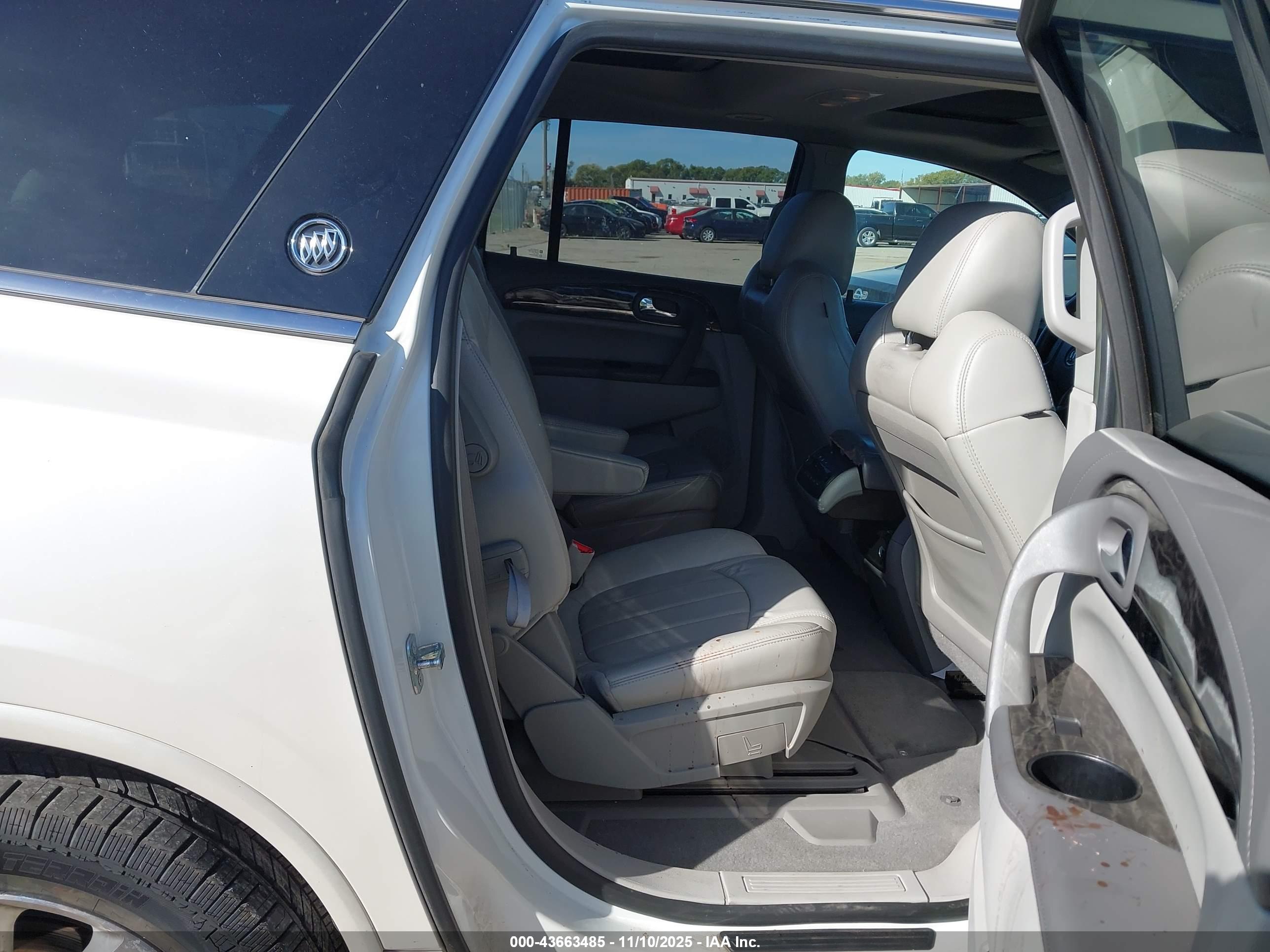 BUICK ENCLAVE image 8
