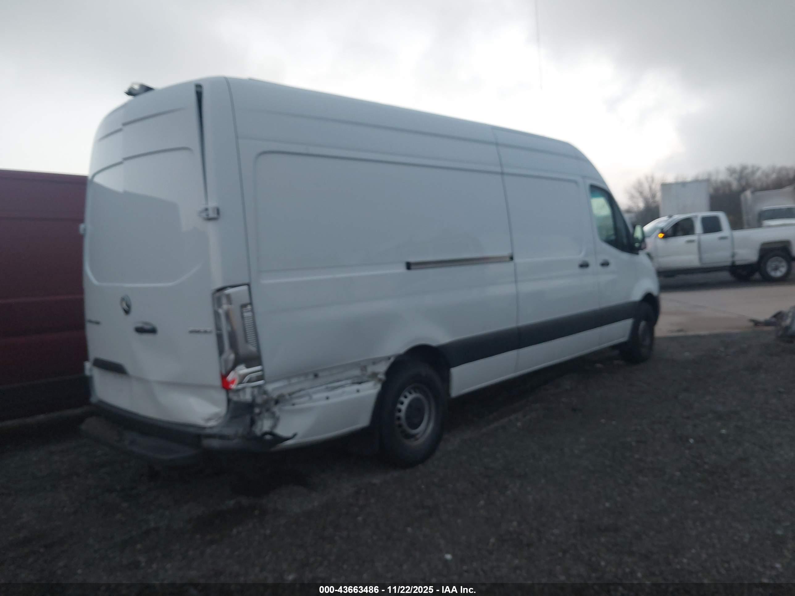 MERCEDES-BENZ SPRINTER image 4