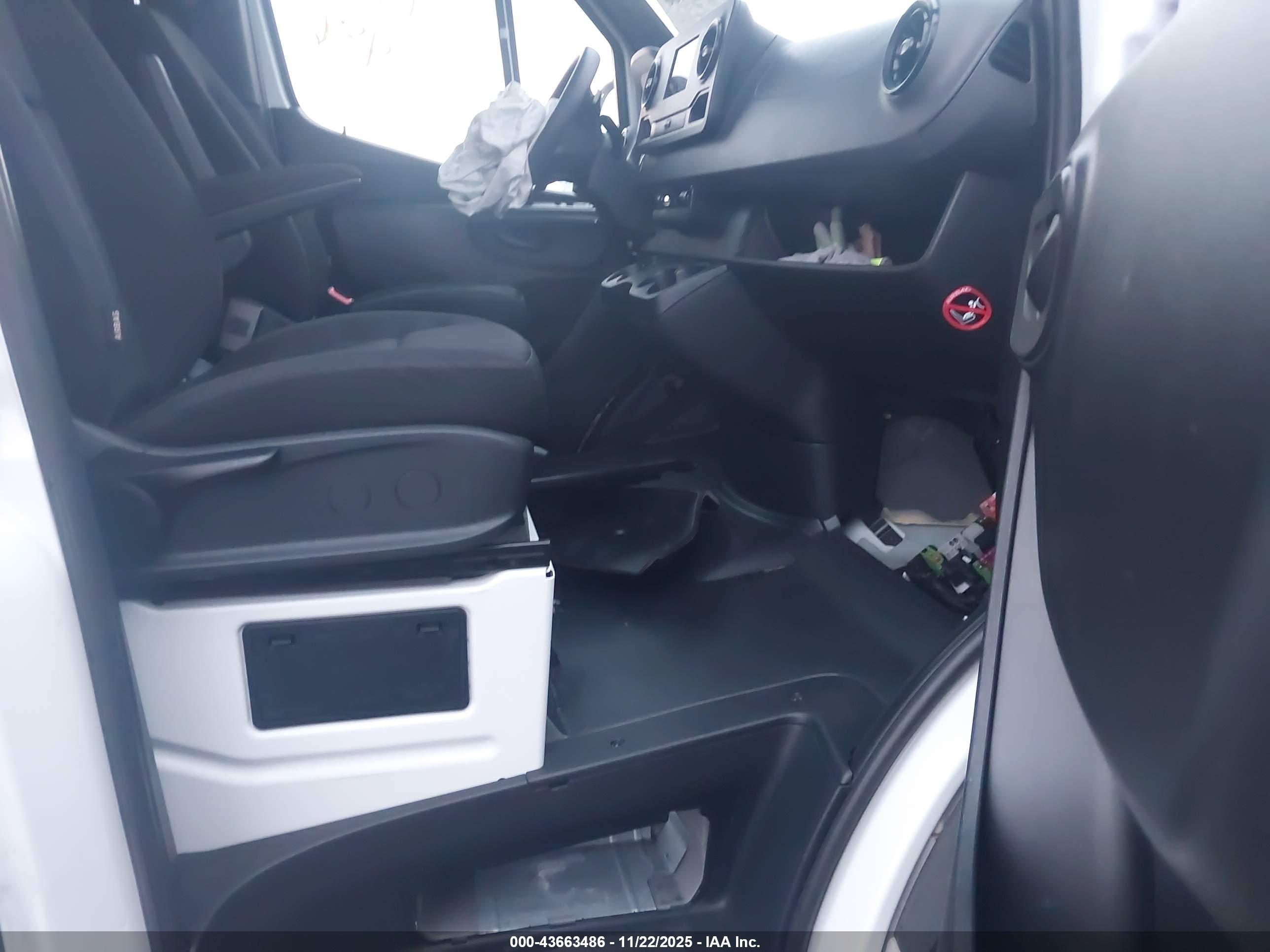 MERCEDES-BENZ SPRINTER image 5