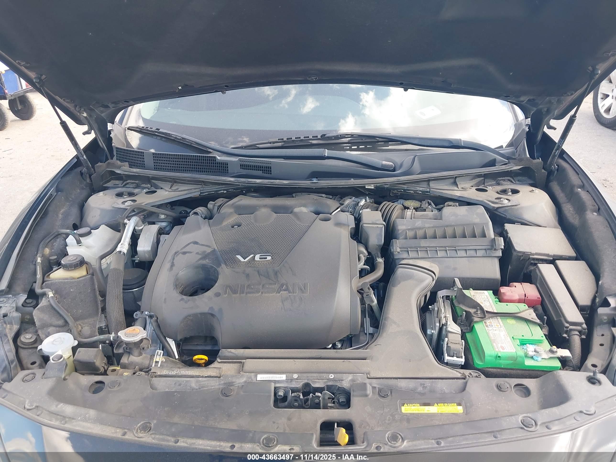 NISSAN MAXIMA image 10
