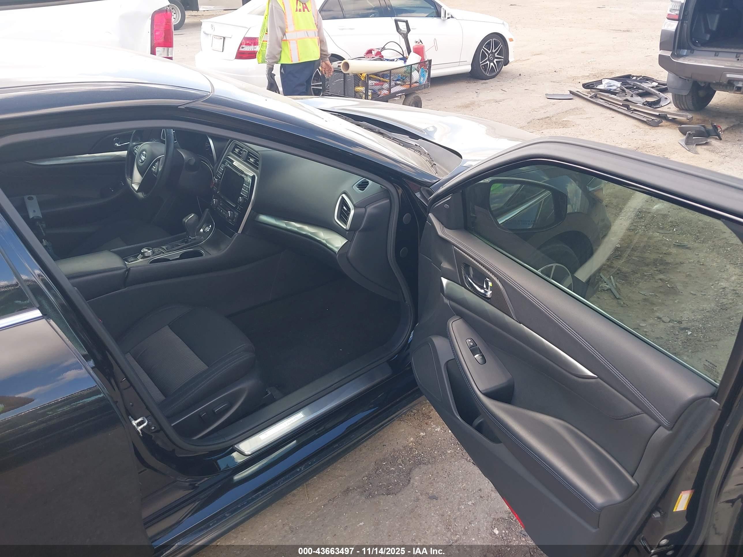 NISSAN MAXIMA image 5