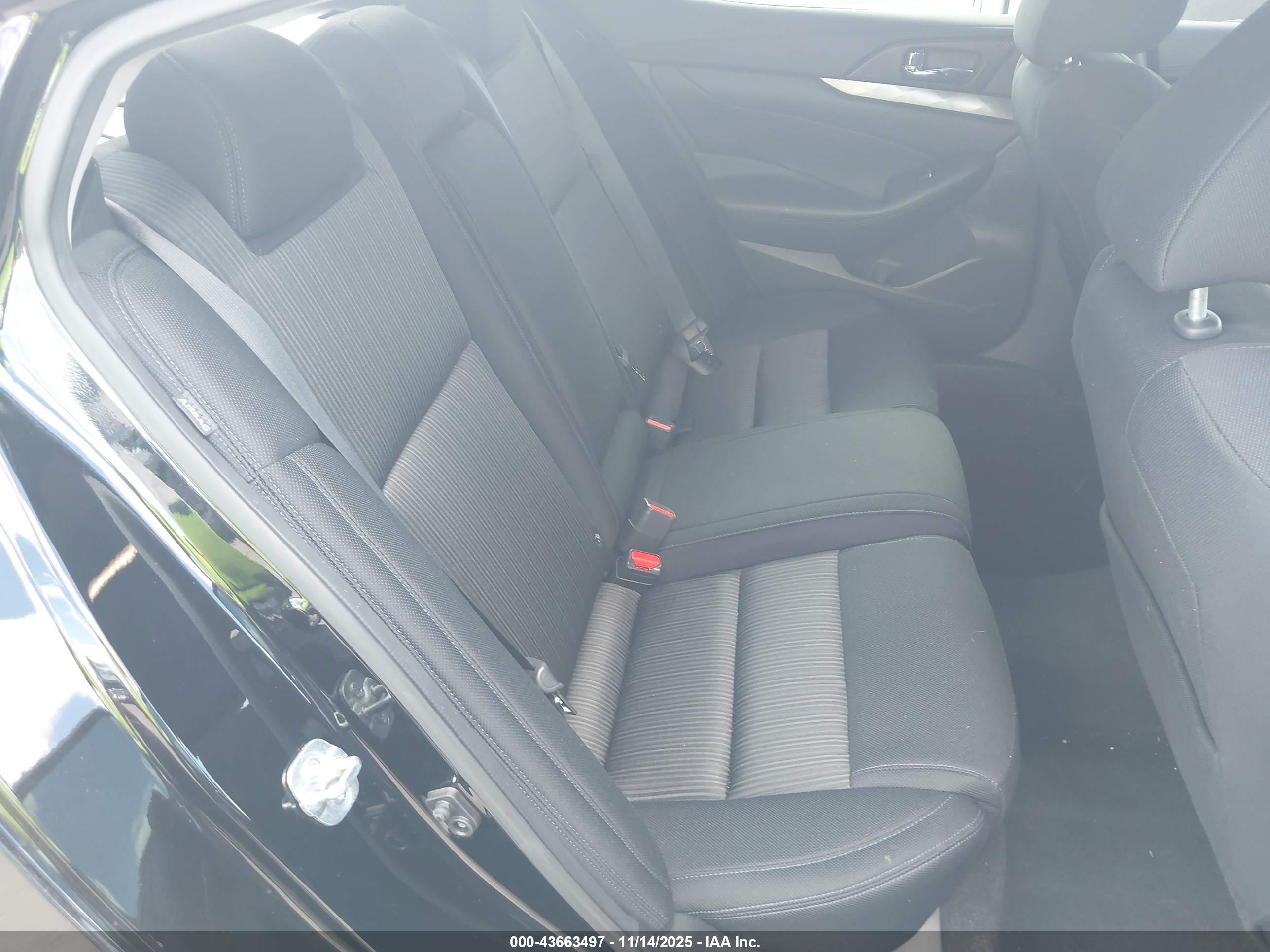 NISSAN MAXIMA image 8