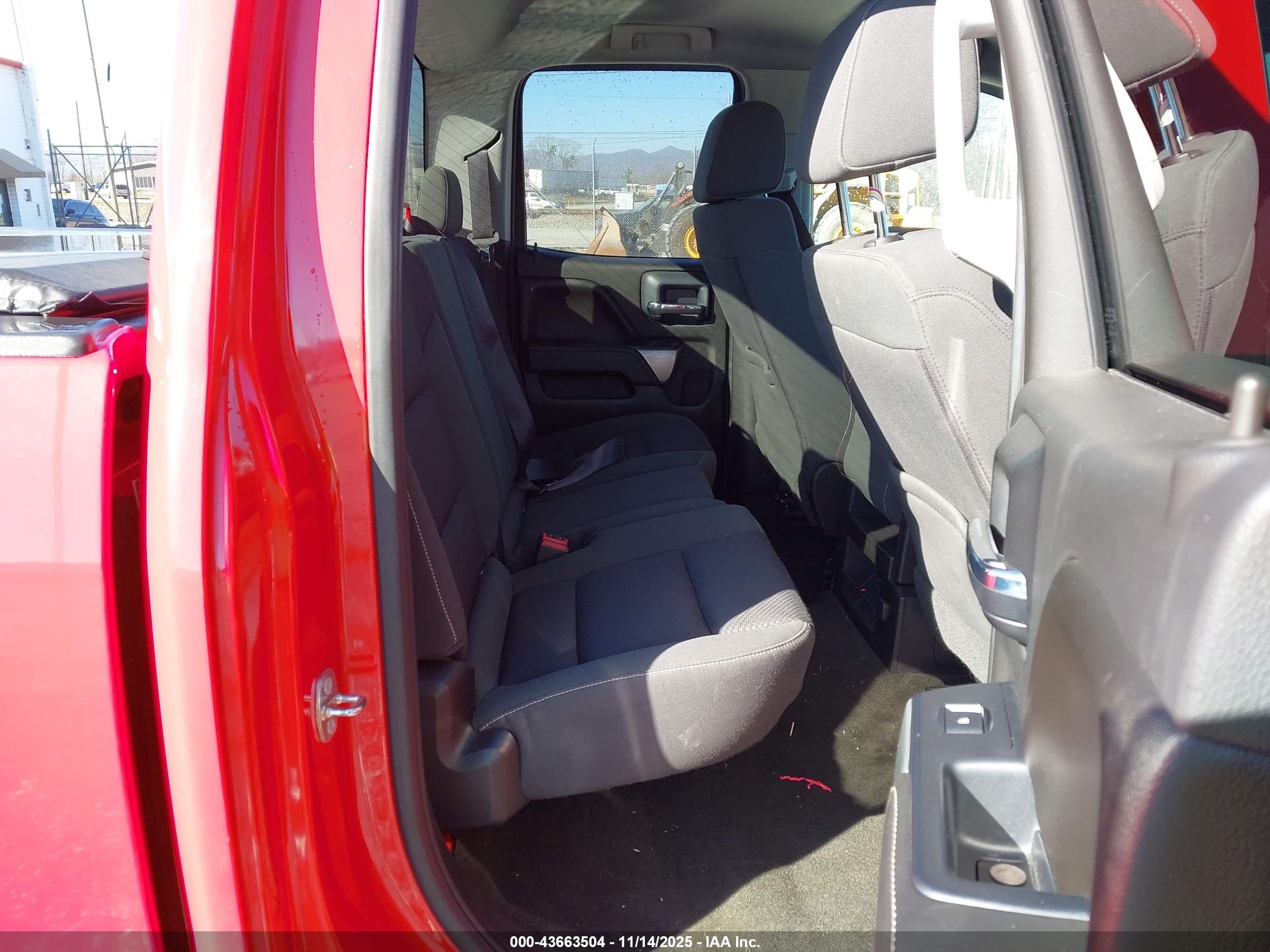 CHEVROLET SILVERADO image 8