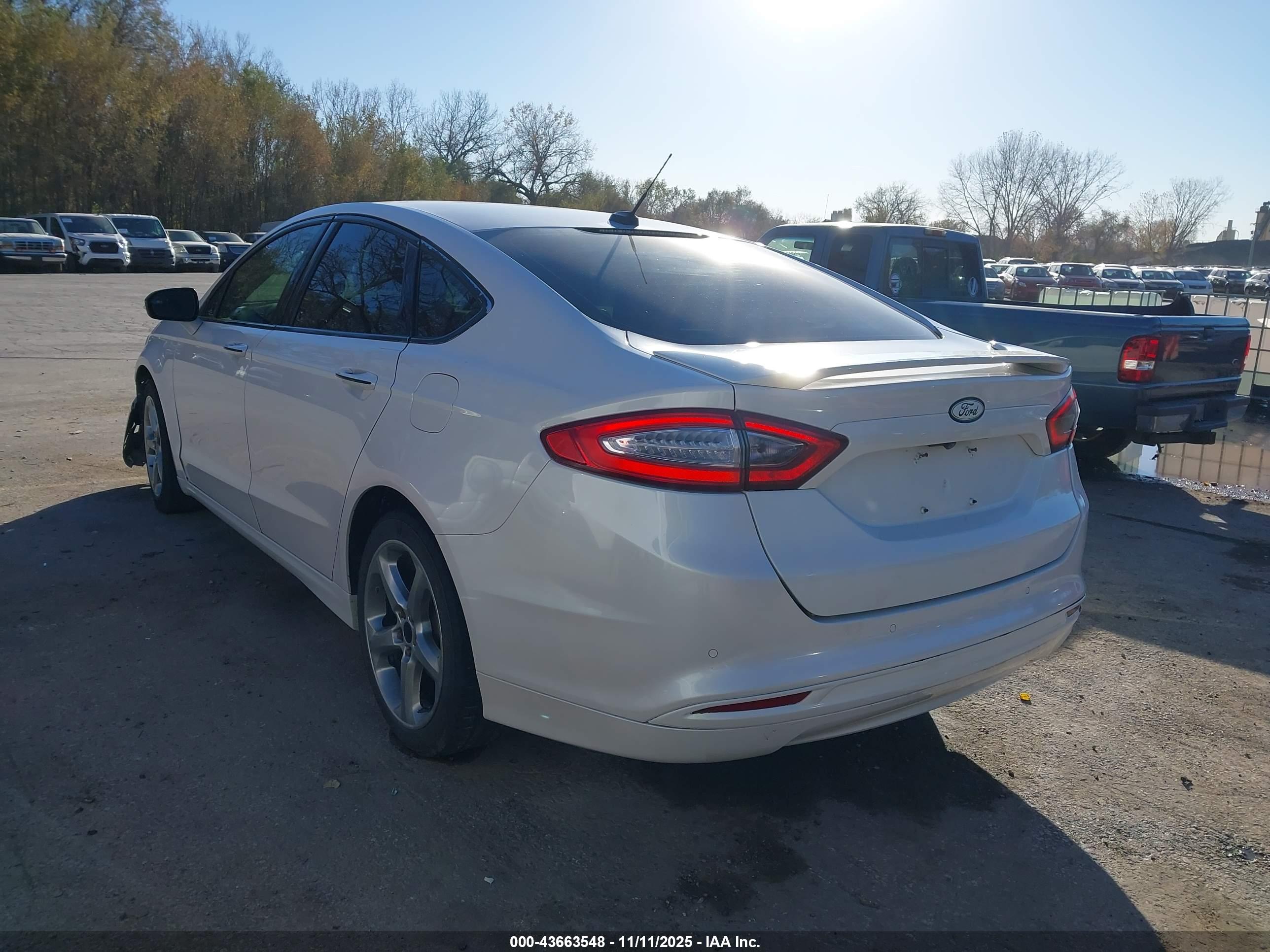 FORD FUSION image 3