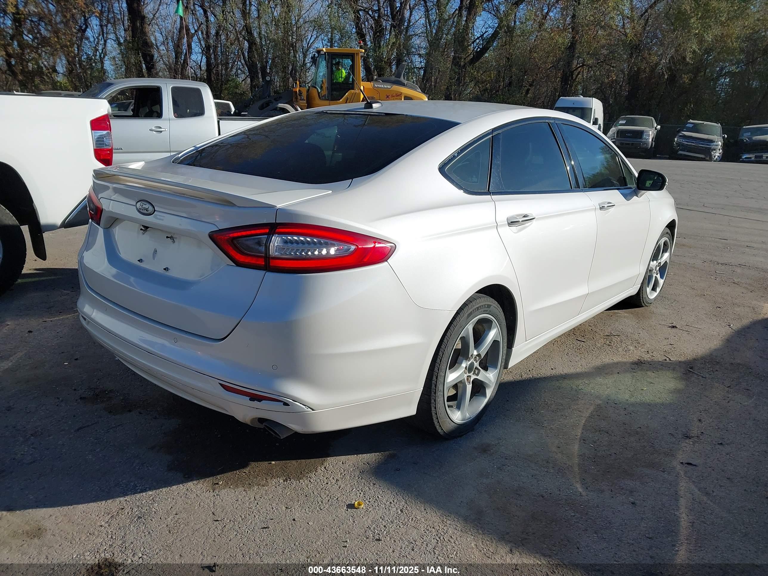 FORD FUSION image 4