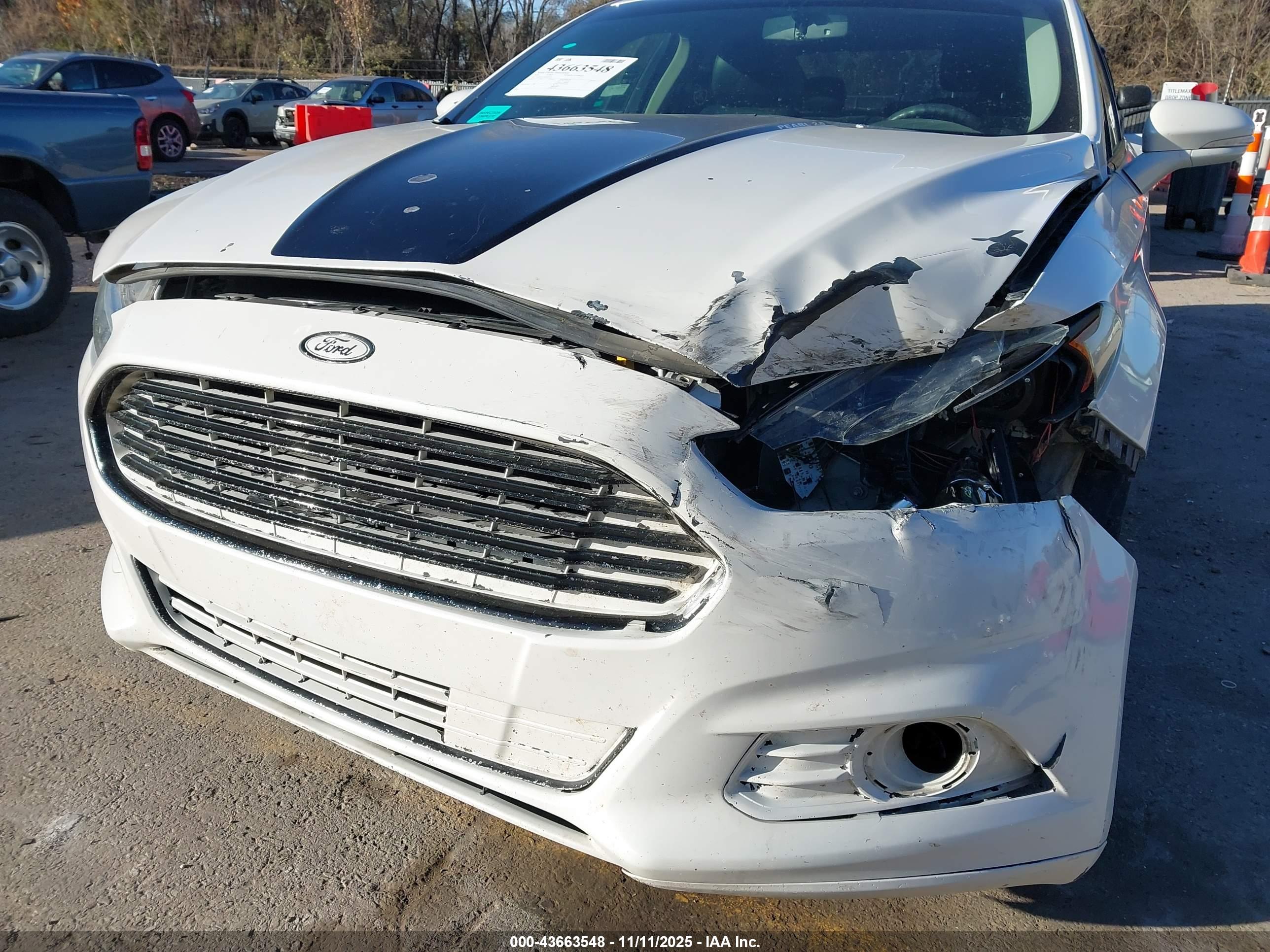 FORD FUSION image 6