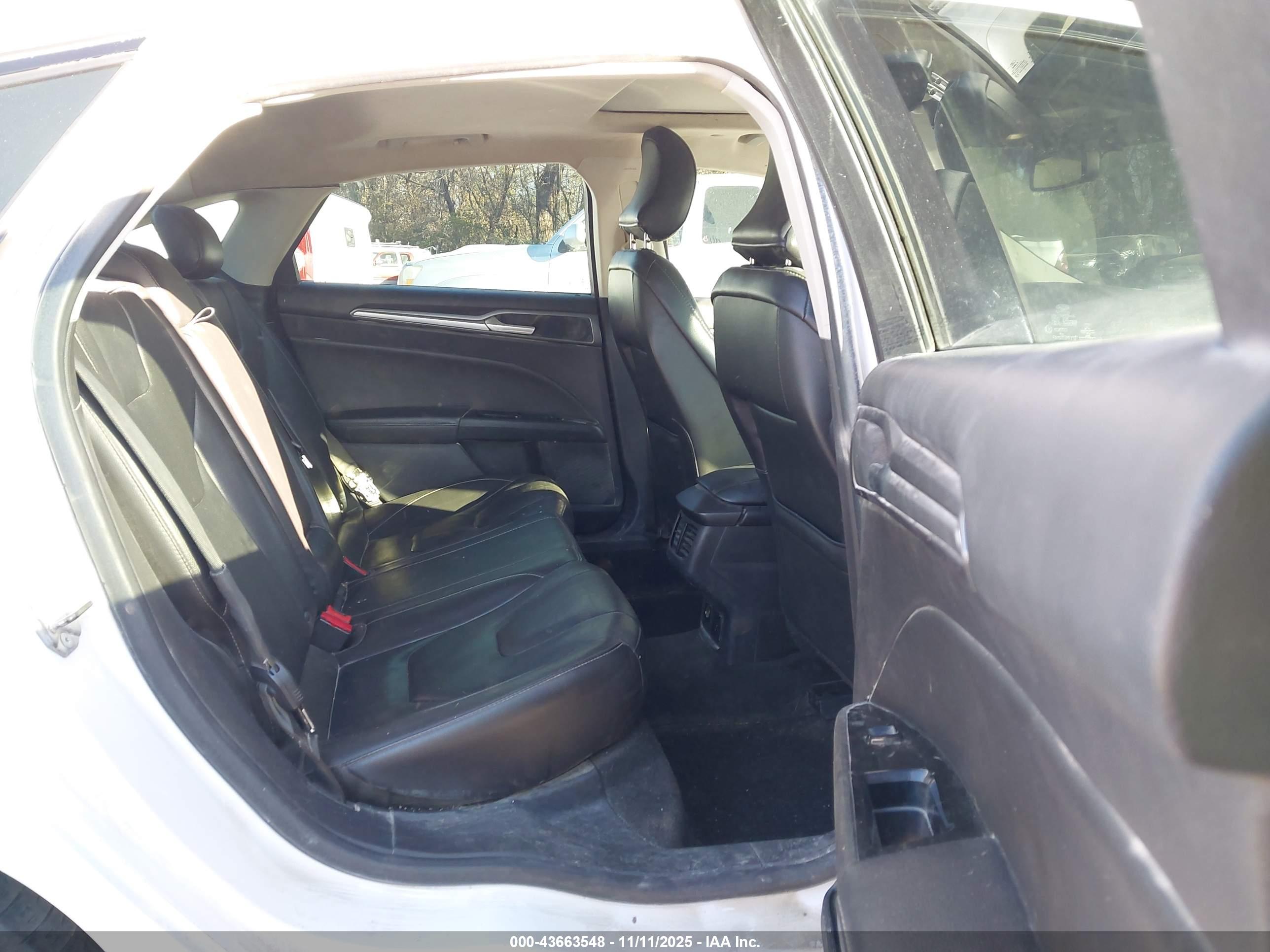 FORD FUSION image 8