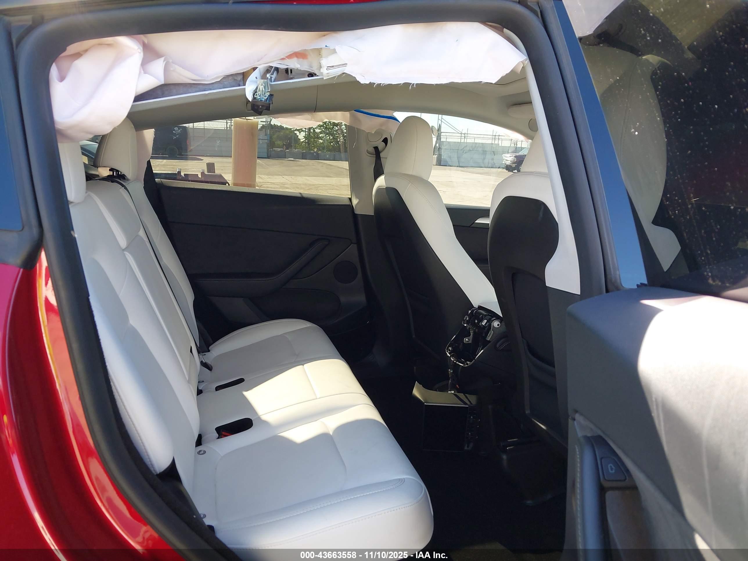 TESLA MODEL image 8