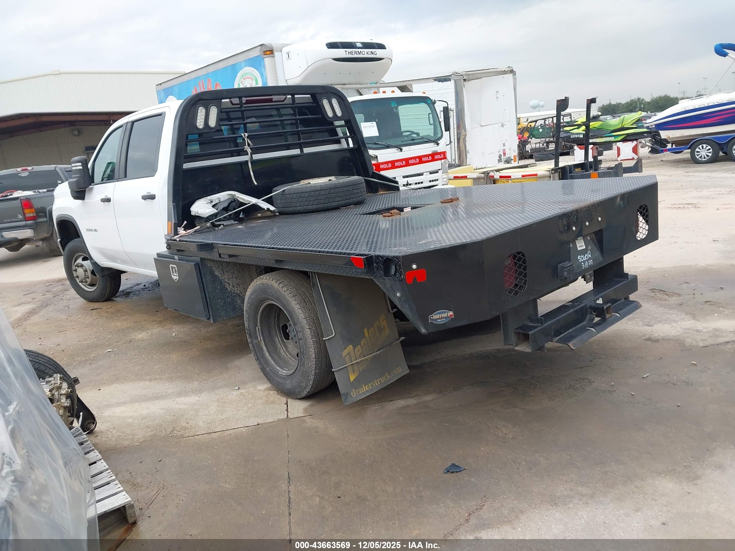 CHEVROLET SILVERADO image 3