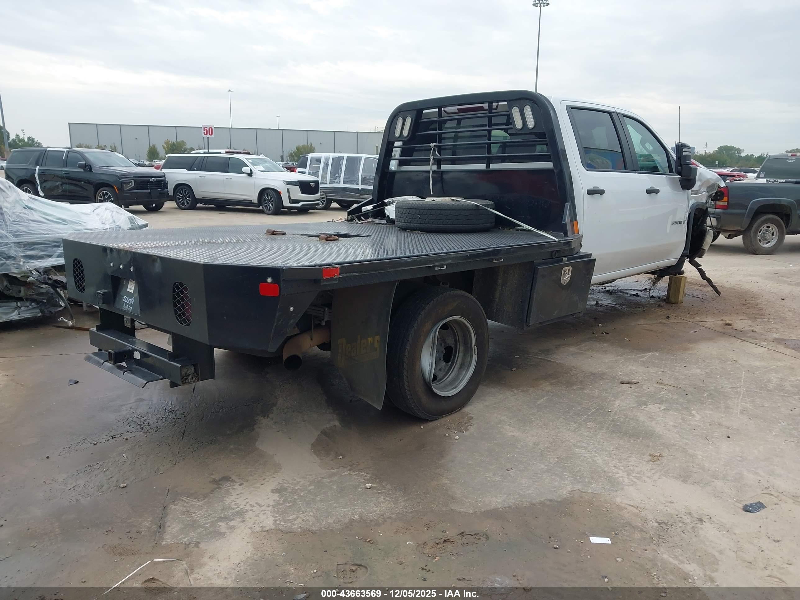 CHEVROLET SILVERADO image 4
