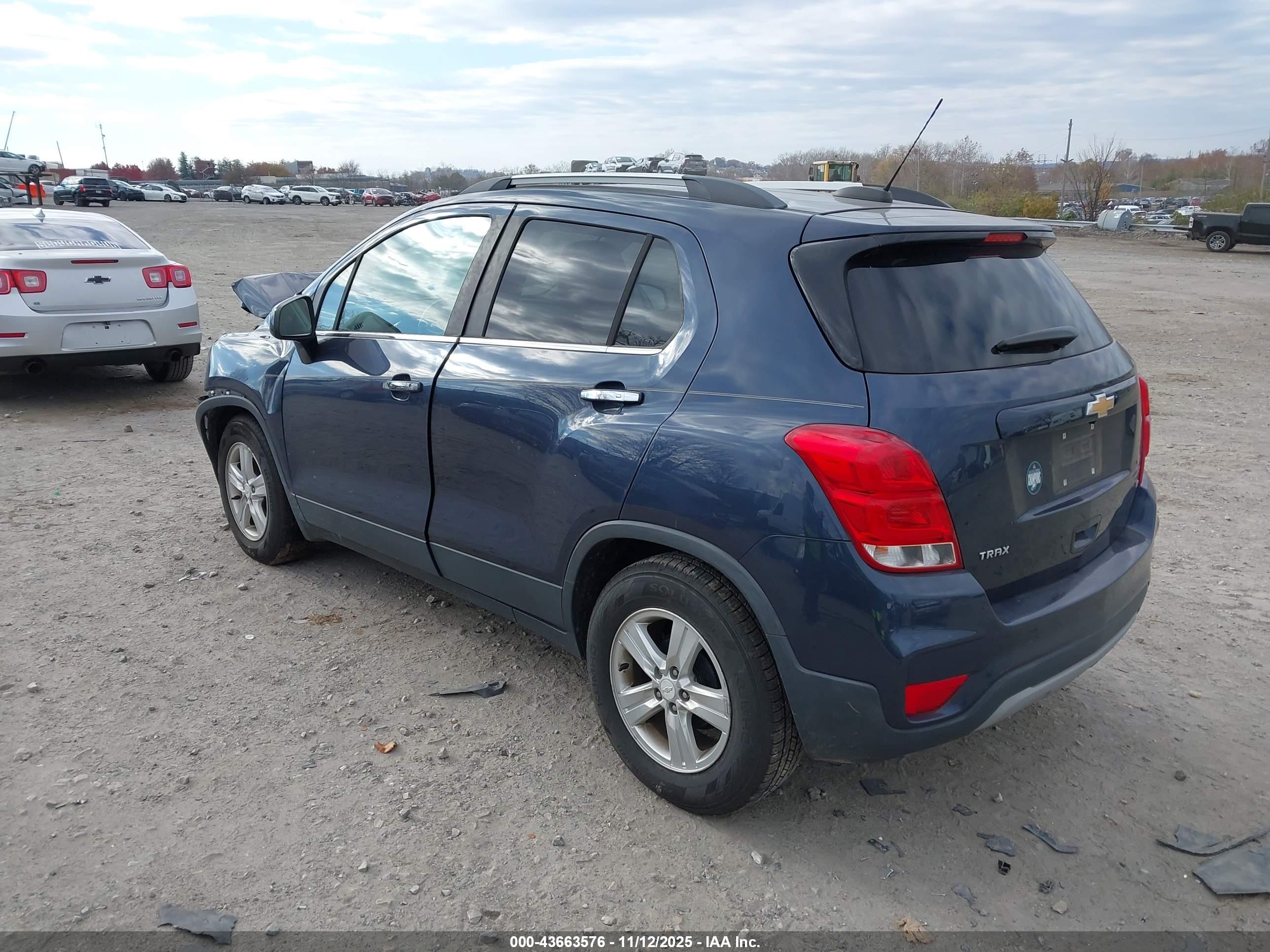 CHEVROLET TRAX image 3