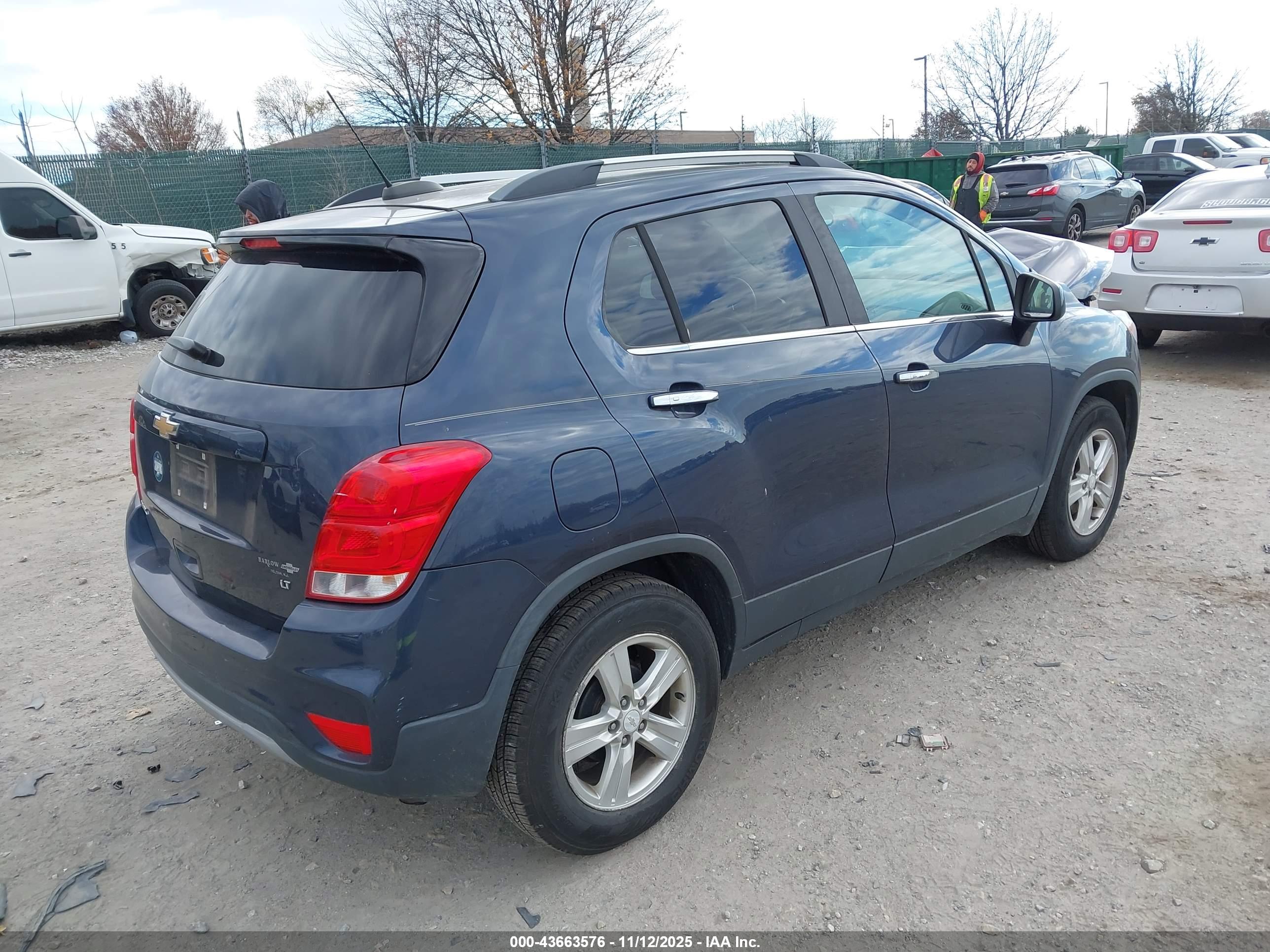 CHEVROLET TRAX image 4