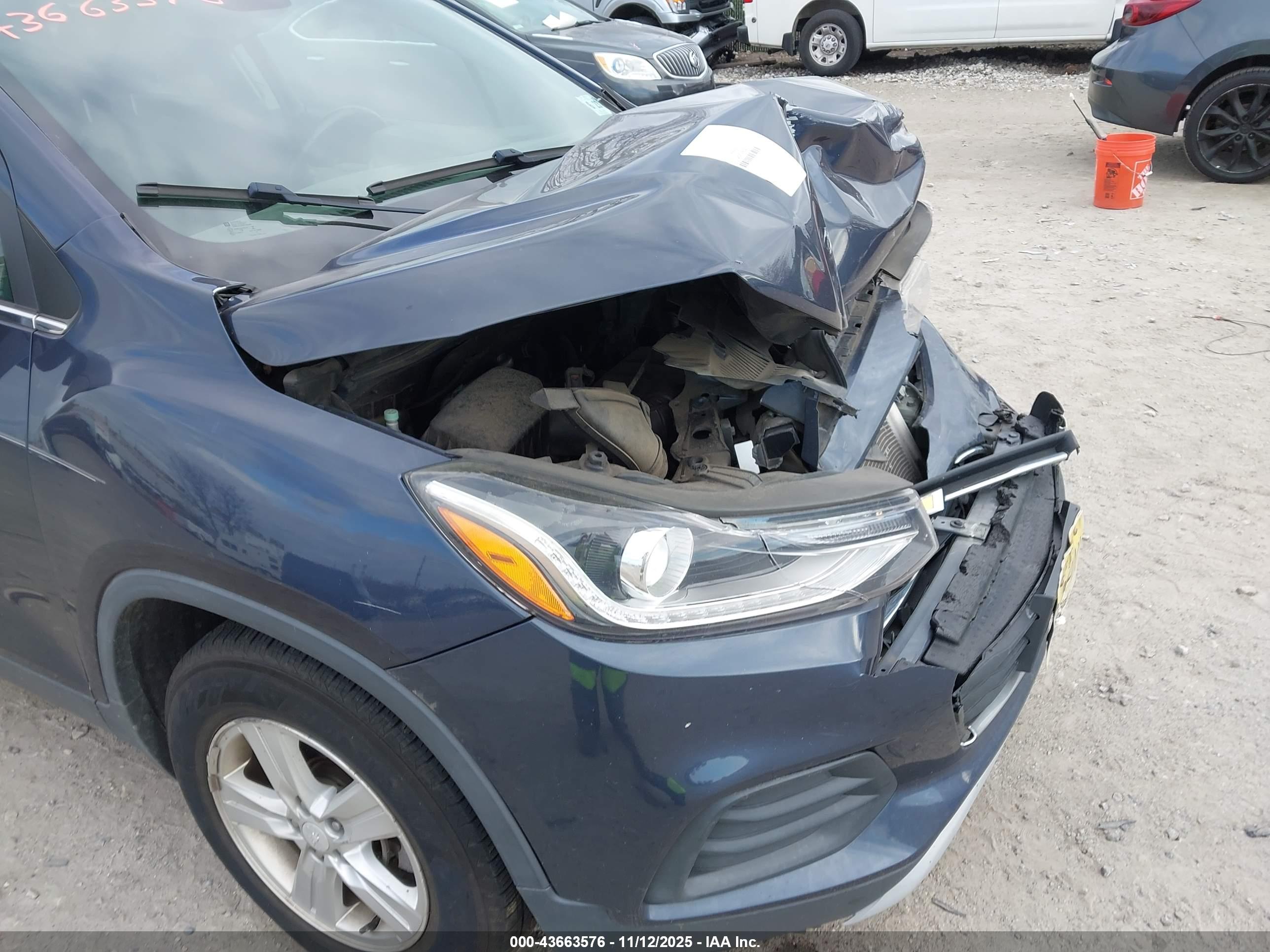 CHEVROLET TRAX image 6