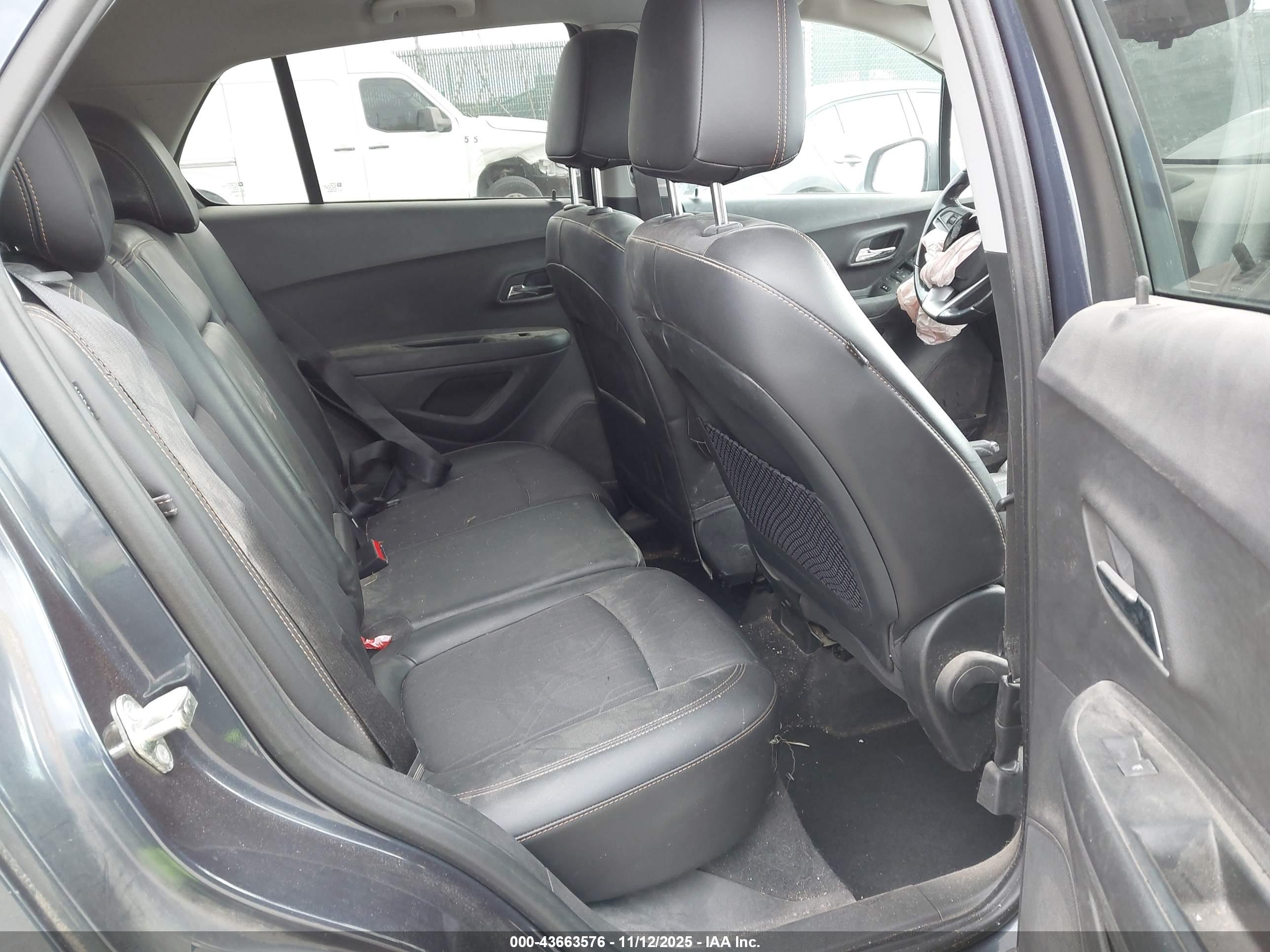 CHEVROLET TRAX image 8